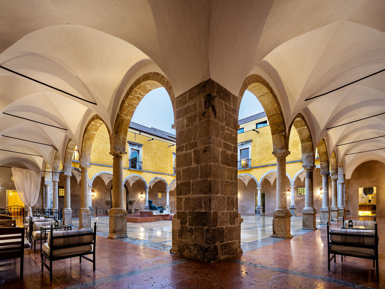 Con Pousadas de Portugal, celebre su ocasión especial en lugares históricos como claustros
