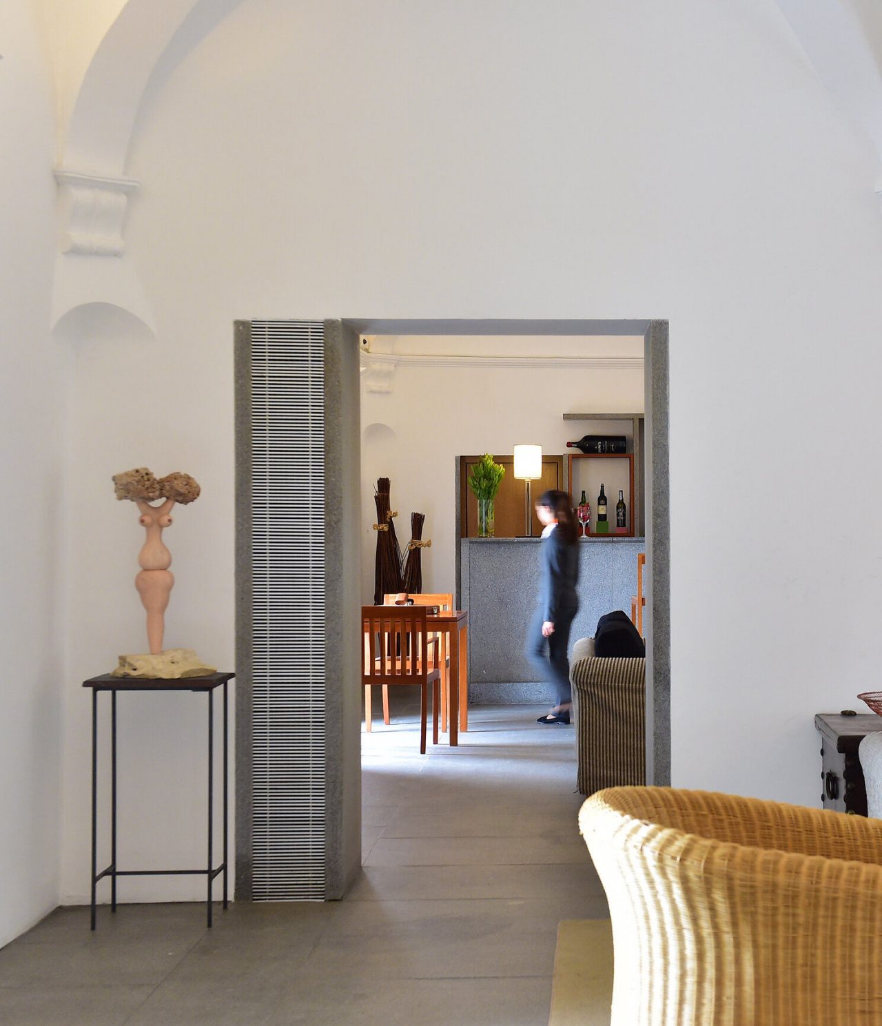 O restaurante Pousada Convento Arraiolos, do Hotel Histórico em Arraiolos, tem um ambiente elegante e luminoso