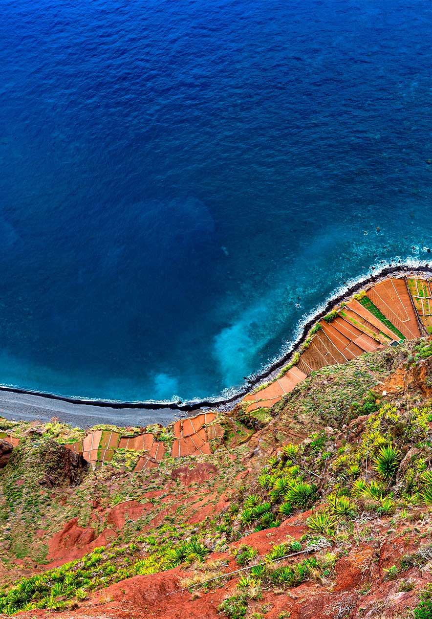 Steilküste von Cabo Girão nahe Pestana Carlton Madeira, Hotel 5 Estrelas na Madeira mit Blick aufs Meer