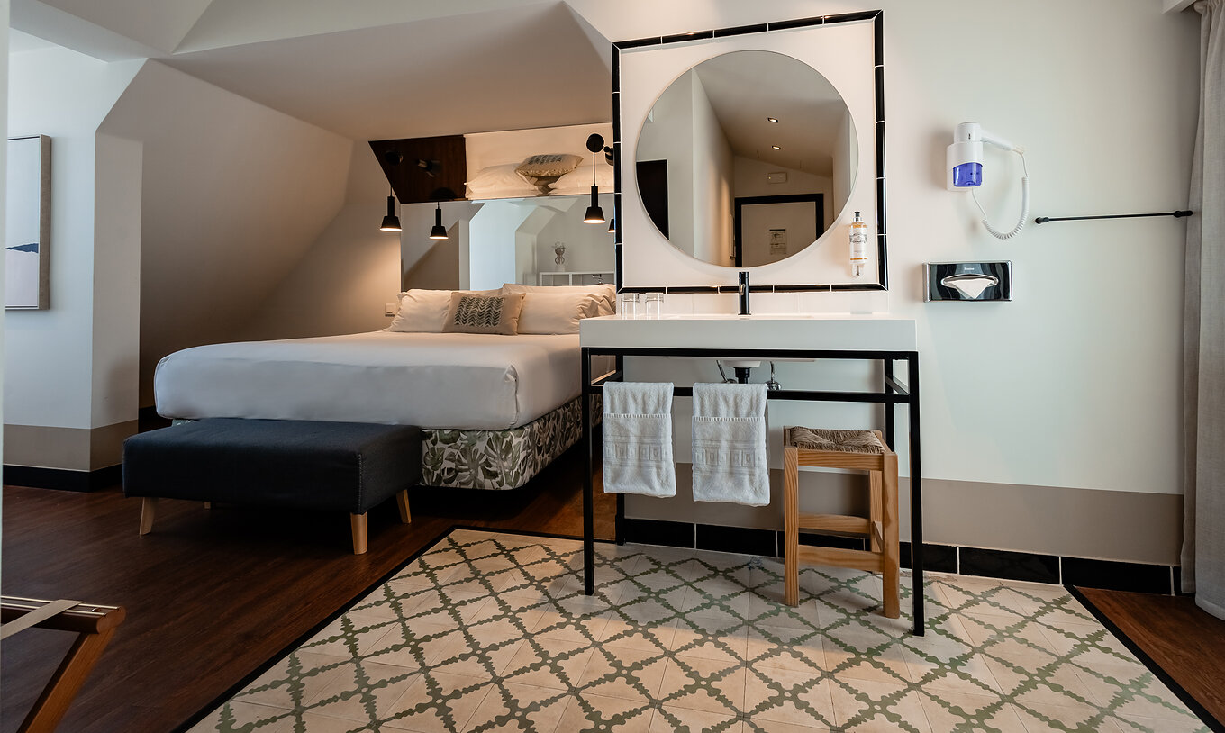 The Superior Igreja of The Pousada Vila Real de Santo António has a bathroom inside the room with a sink and mirror