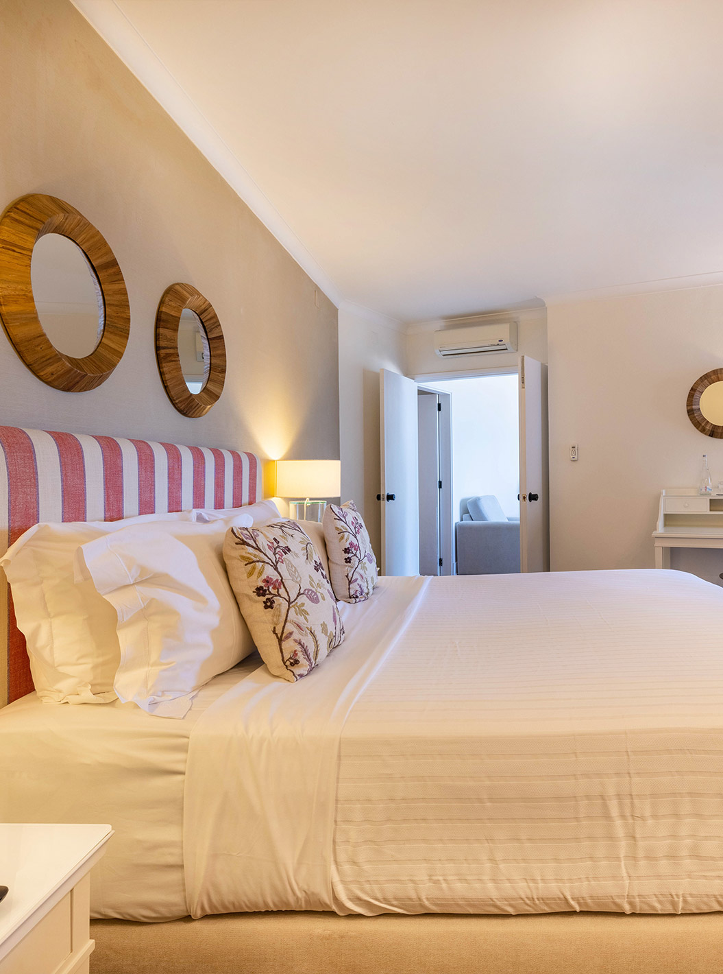 The Special Suite at Pousada Sagres has a double bed, two bedside tables, a desk and a television