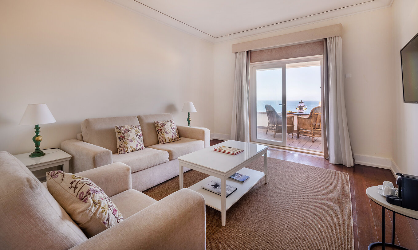The Special Suite of Pousada Sagres has a living room with sofa, TV, and balcony