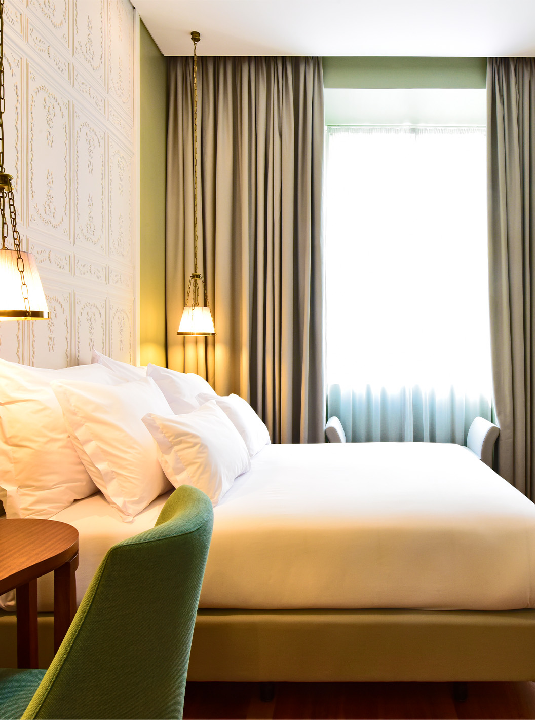 The Cozy Queen Size Bed of The Pousada Lisboa Praça do Comércio has a double bed with a desk beside and a large window