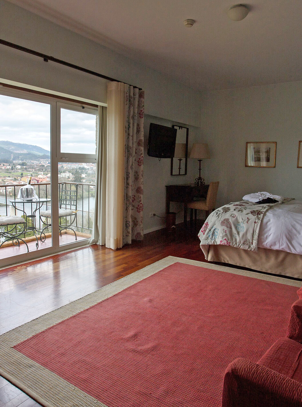 The Superior Room of The Pousada Valença has a double bed, two armchairs, and a balcony