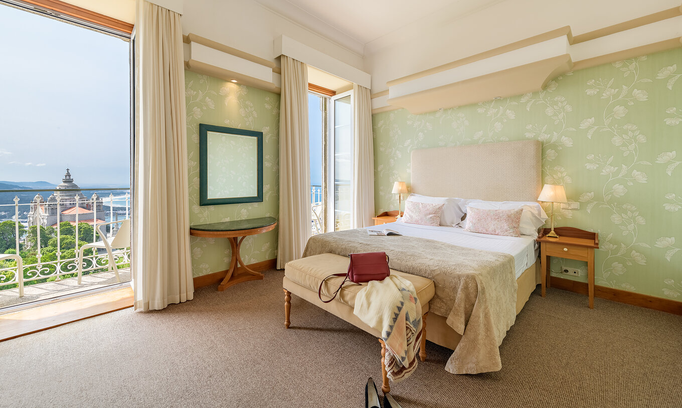 The Superior Family of The Pousada Viana do Castelo has two windows next to the bed with view of The Basilica of Santa Luzia