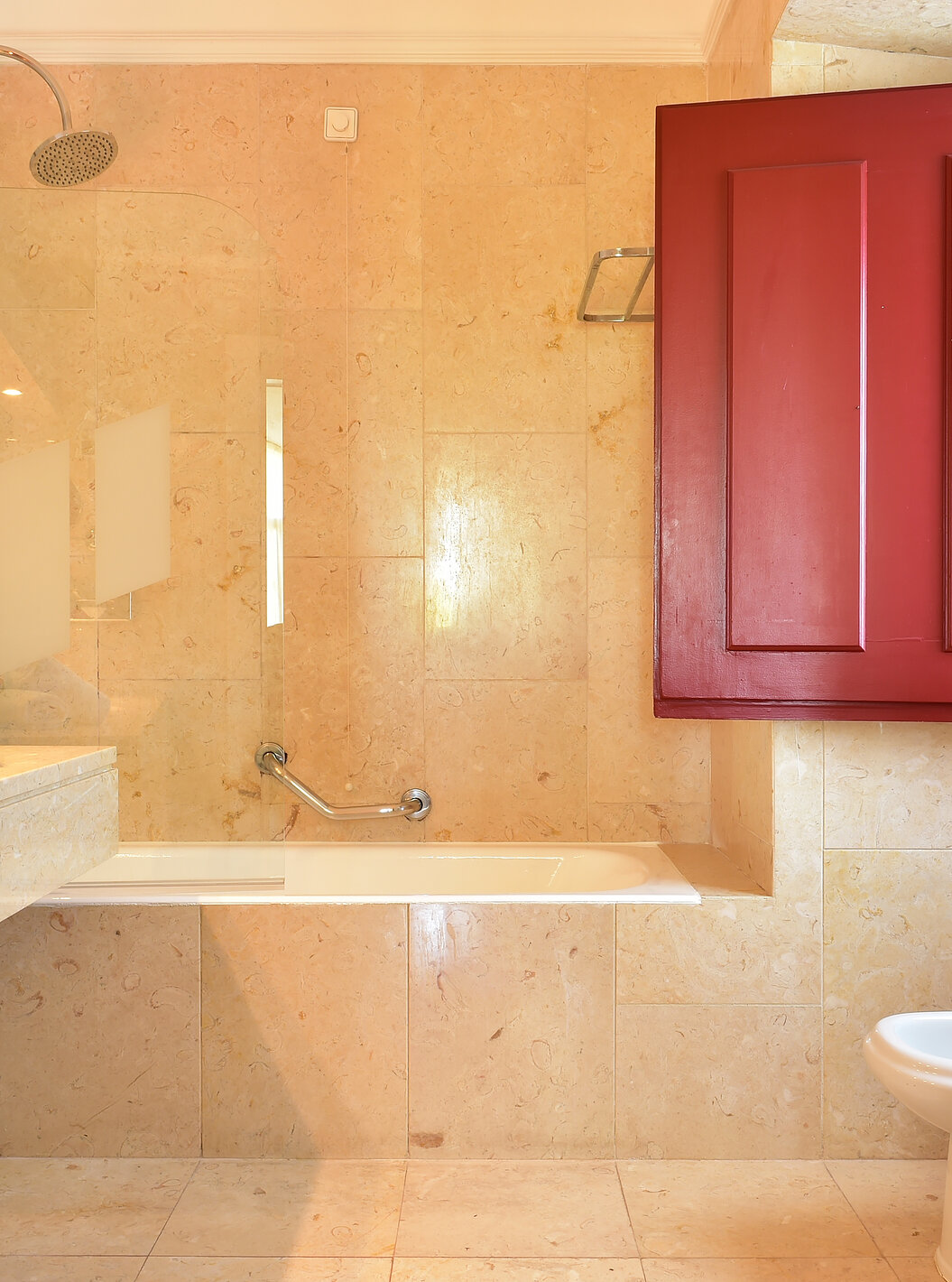 The Junior Suite of The Pousada Convento Beja has a bathtub with a shower and a decorative flower by the sink
