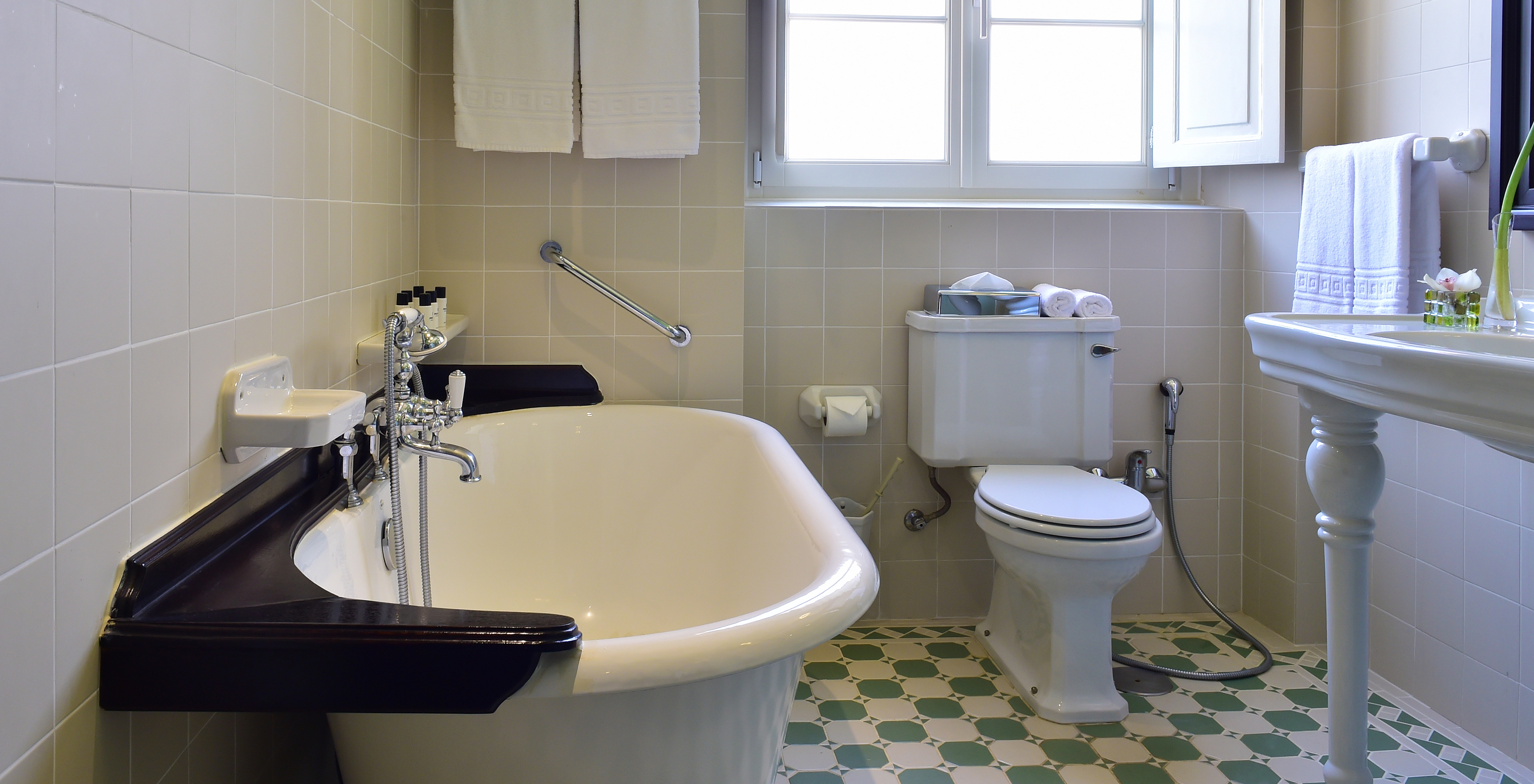 The Master Suite of The Pousada Convento Évora has a bathroom with a bathtub, toilet, and a window