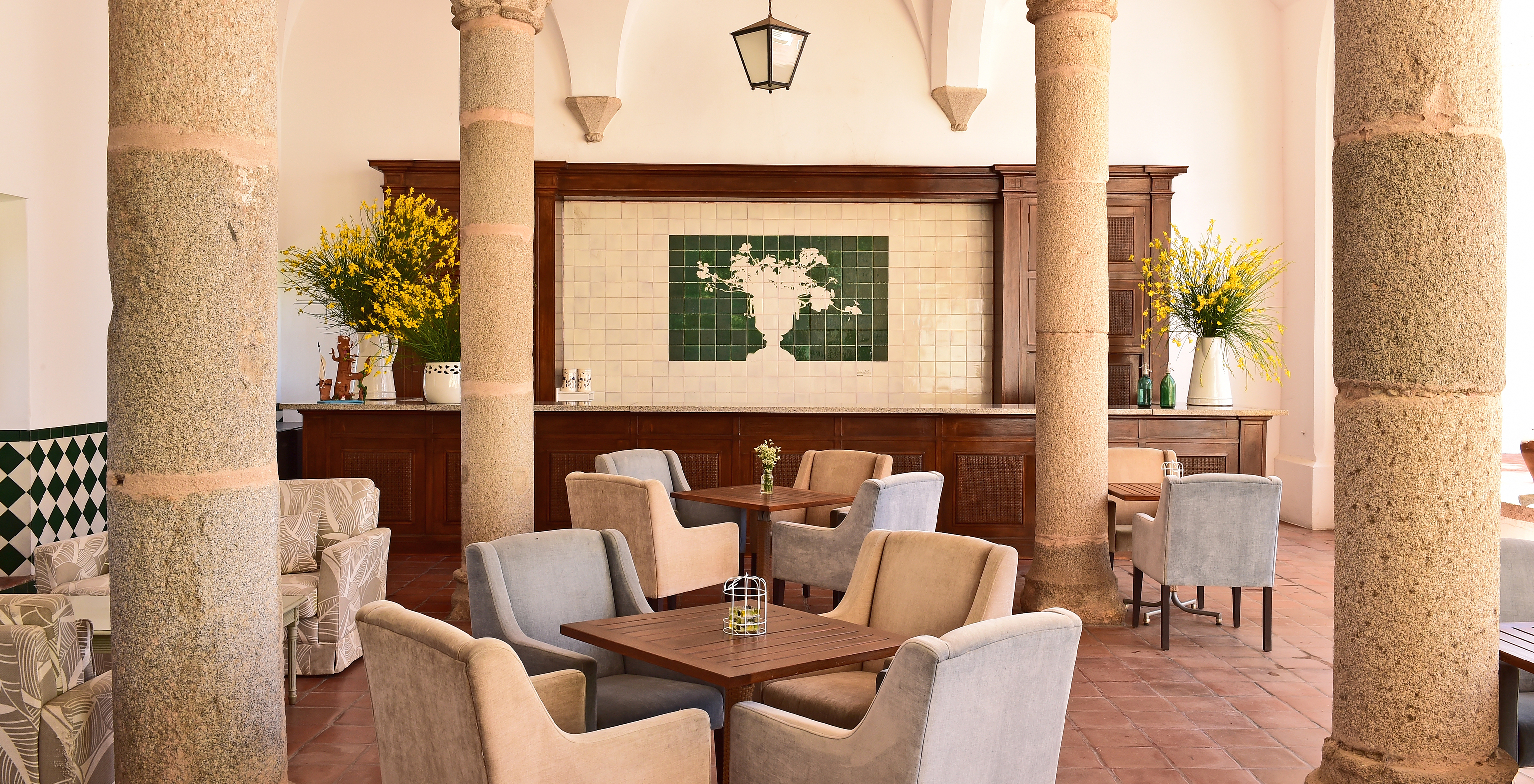 The Pousada Convento Évora has an outdoor seating area in the cloisters
