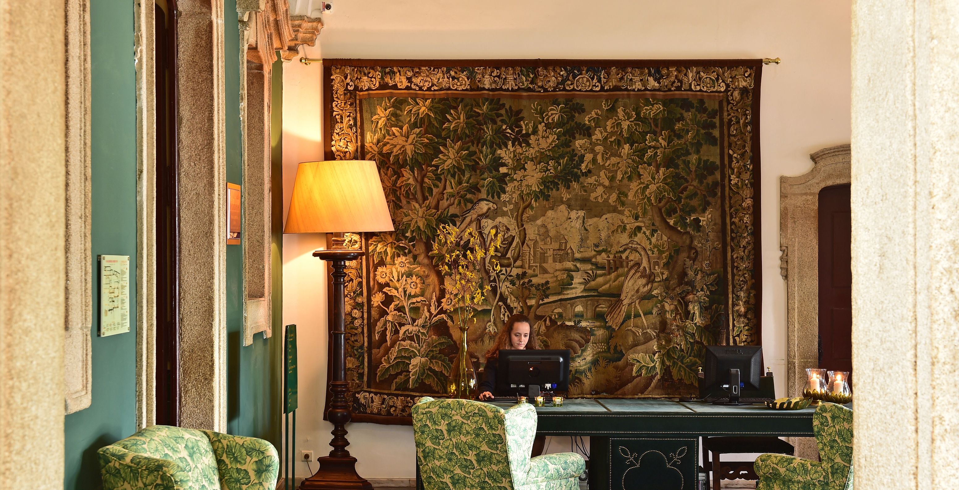 The Pousada Convento Évora has a reception with a staff member to assist you