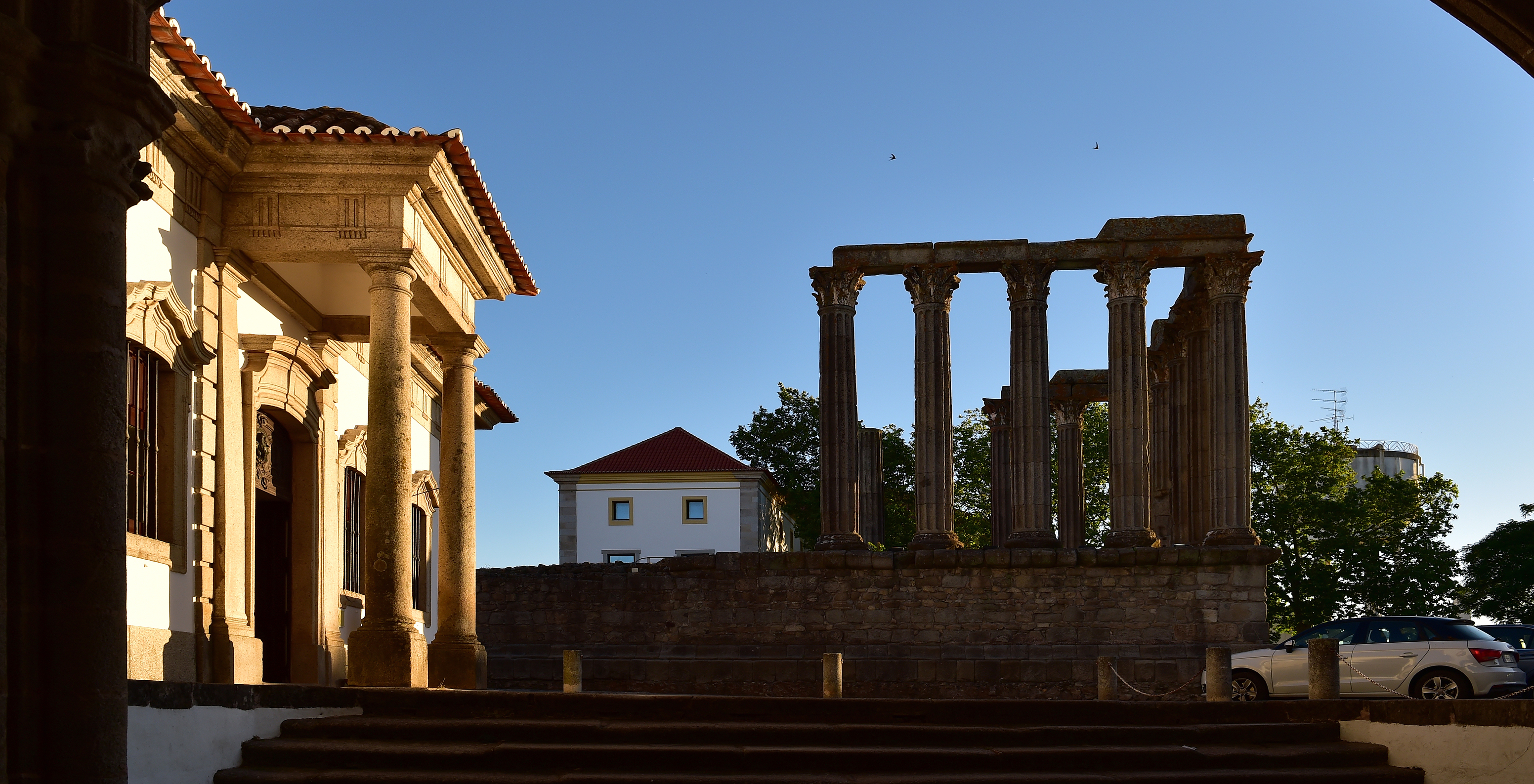 Facade of Pousada Convento Évora, with the Roman temple of Diana’s columns in front