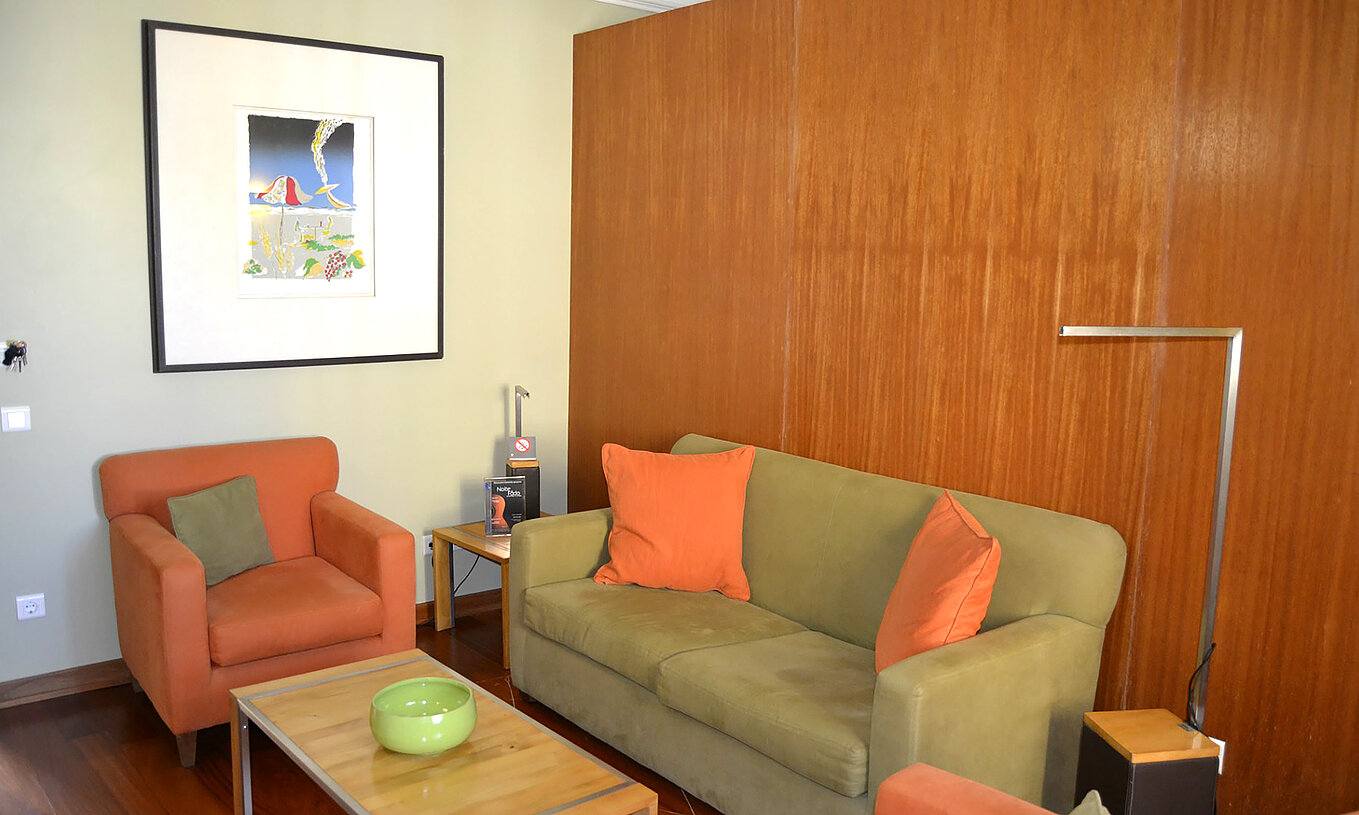 The Standard Suite of The Pousada Forte Angra do Heroísmo has a double sofa, two armchairs, and a small coffee table