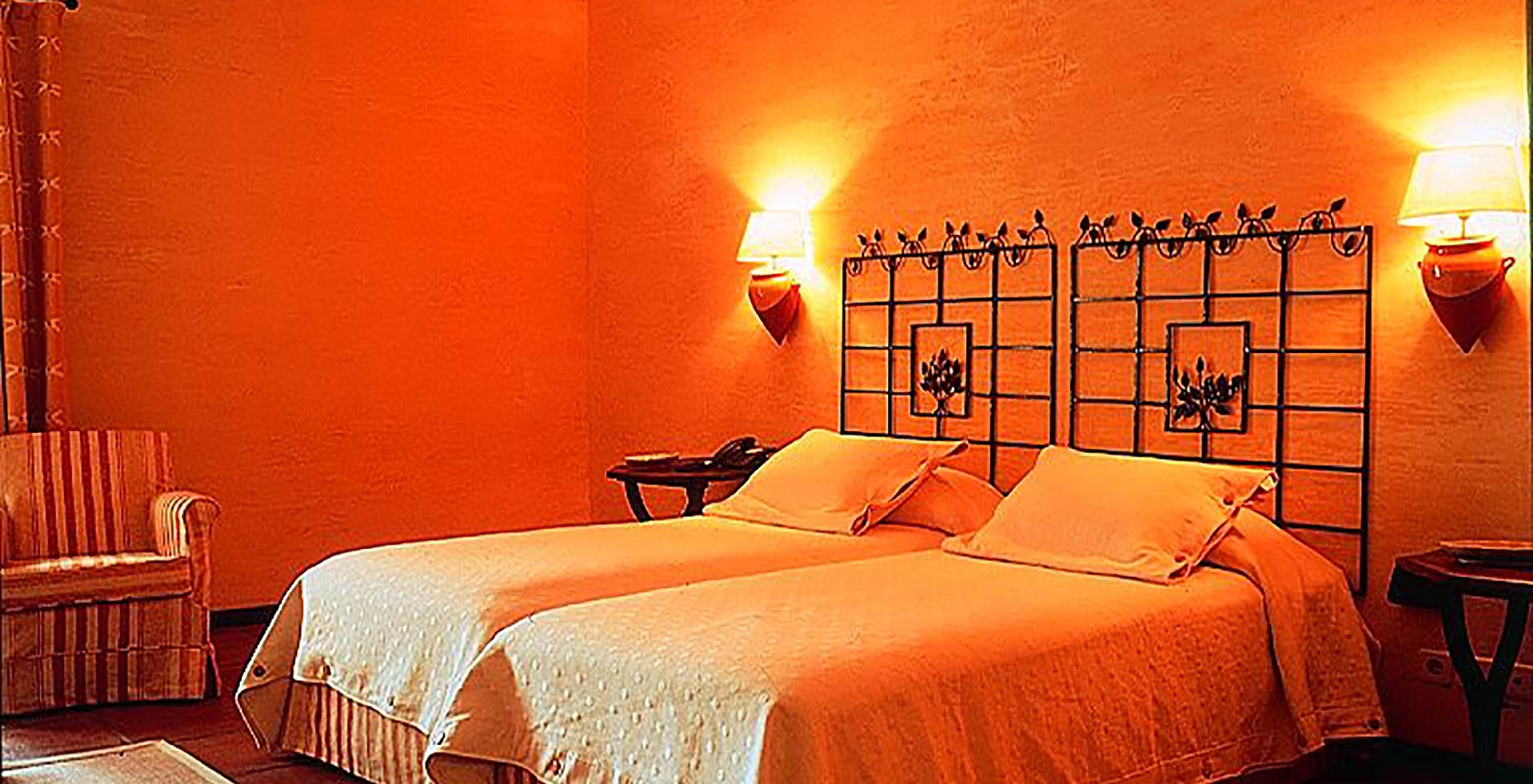 The Superior Twin Room with Balcony of The Pousada Convento de Belmonte has two joined single beds with an armchair