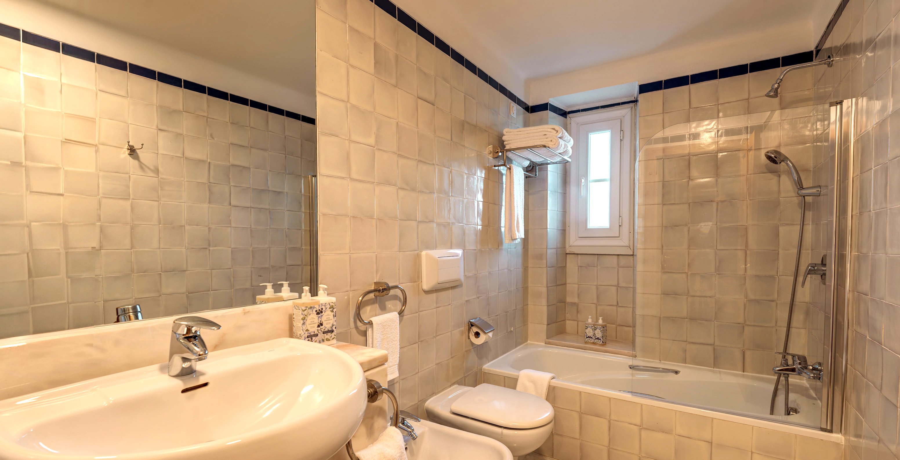 The Superior Room of The Pousada Ourém has a bathroom with a bathtub with a shower, sink, toilet, and bidet