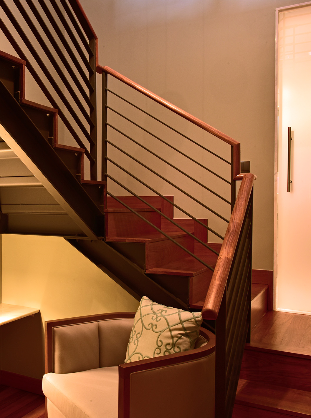 The Mezzanine King Size Bed of The Pousada Lisboa Praça do Comércio has an entrance with stairs leading to the bed