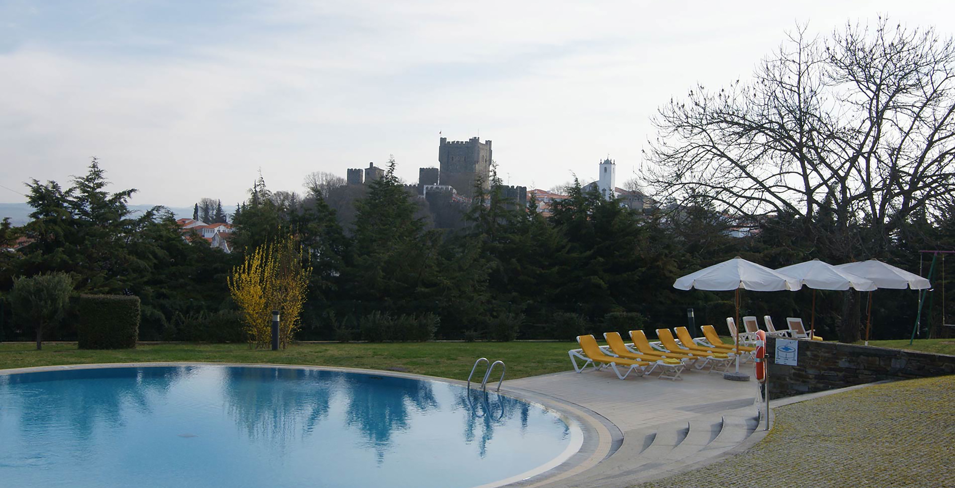 Pousada Bragança, a hotel in the north, in Bragança, has a blue outdoor pool, with grass around and sun loungers