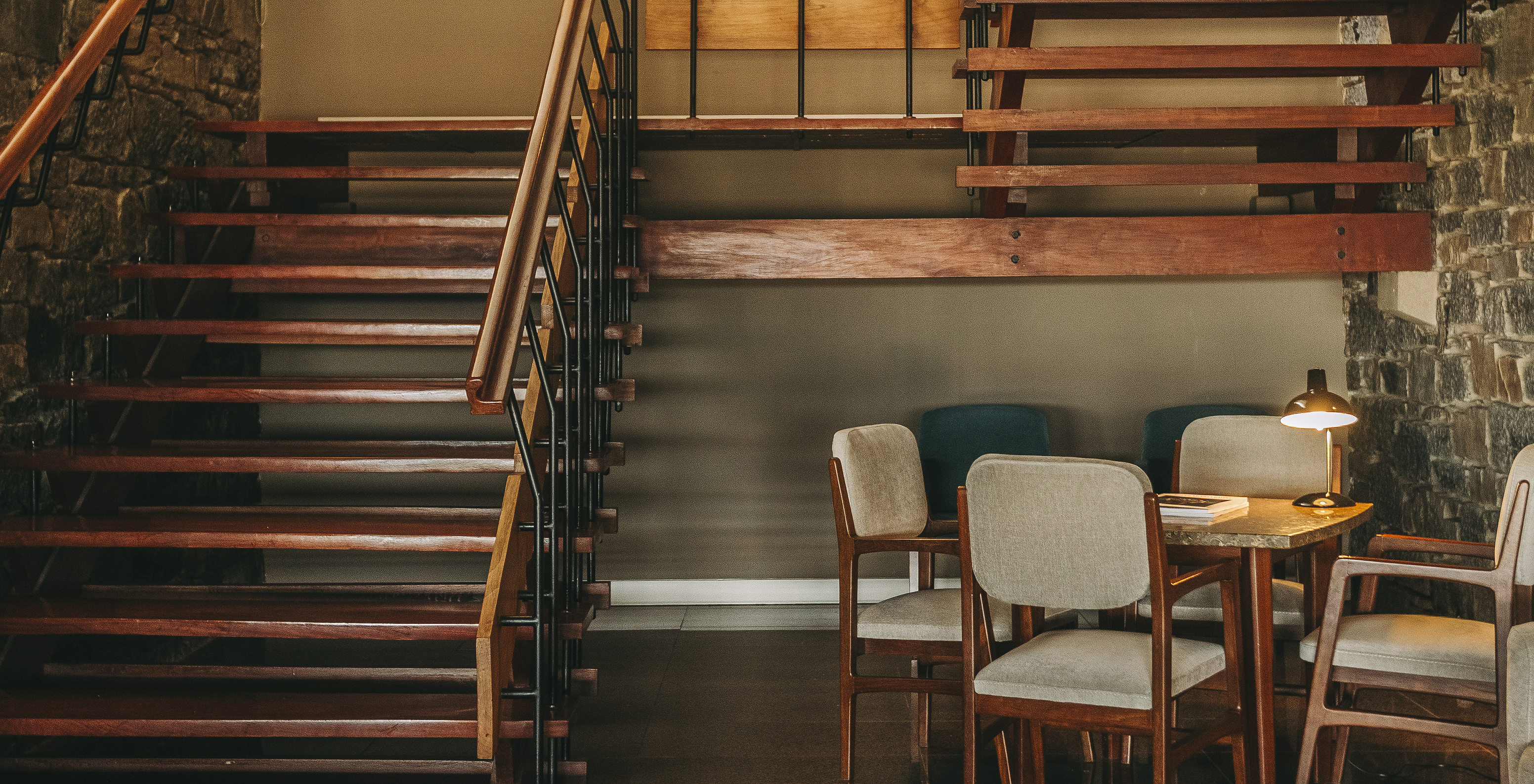 Pousada Bragança, a hotel in the north, in Bragança, has a space with stairs and a table with four chairs