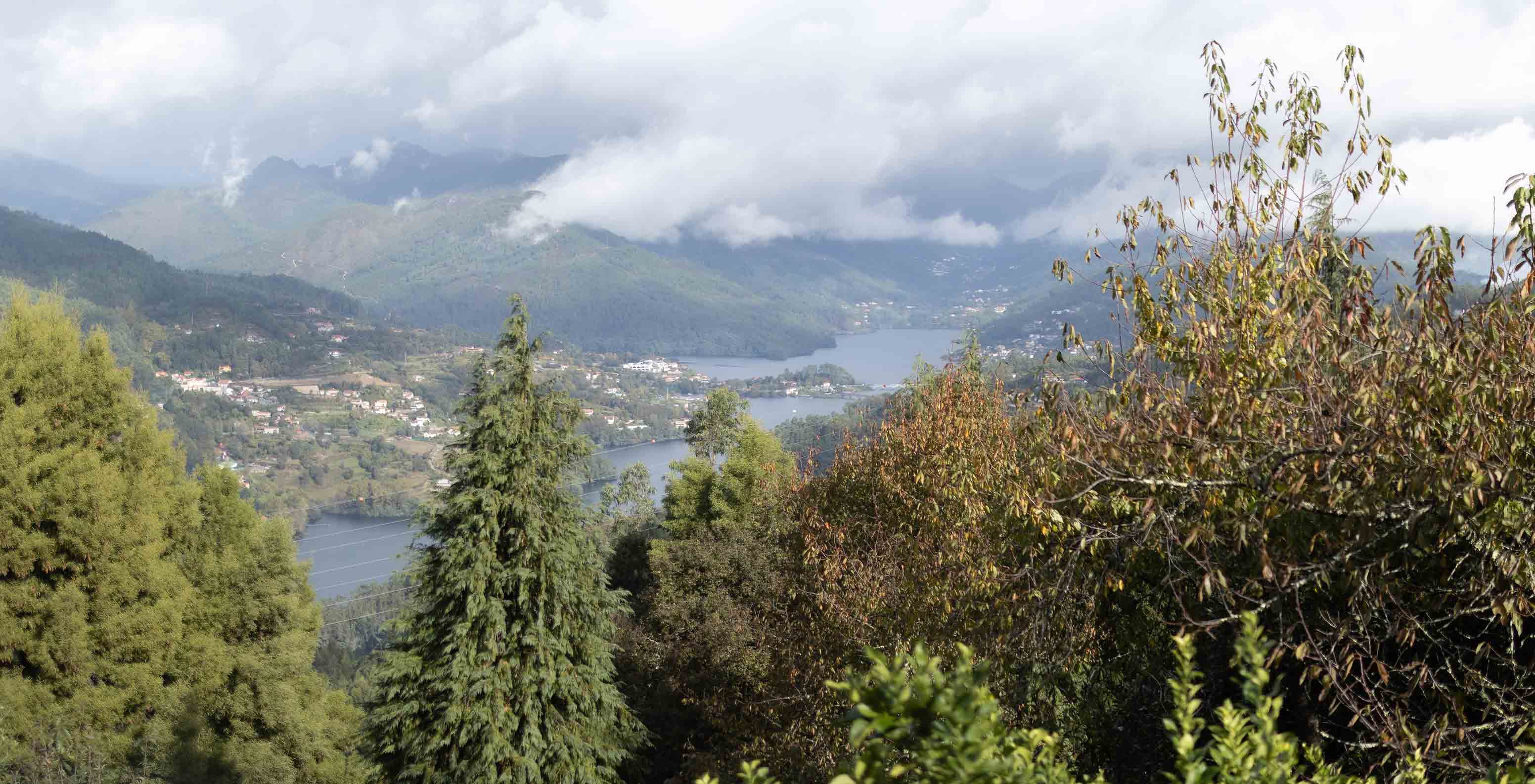 The Superior Room at Pousada Caniçada - Gerês has a window with a view of the Serra do Gerês