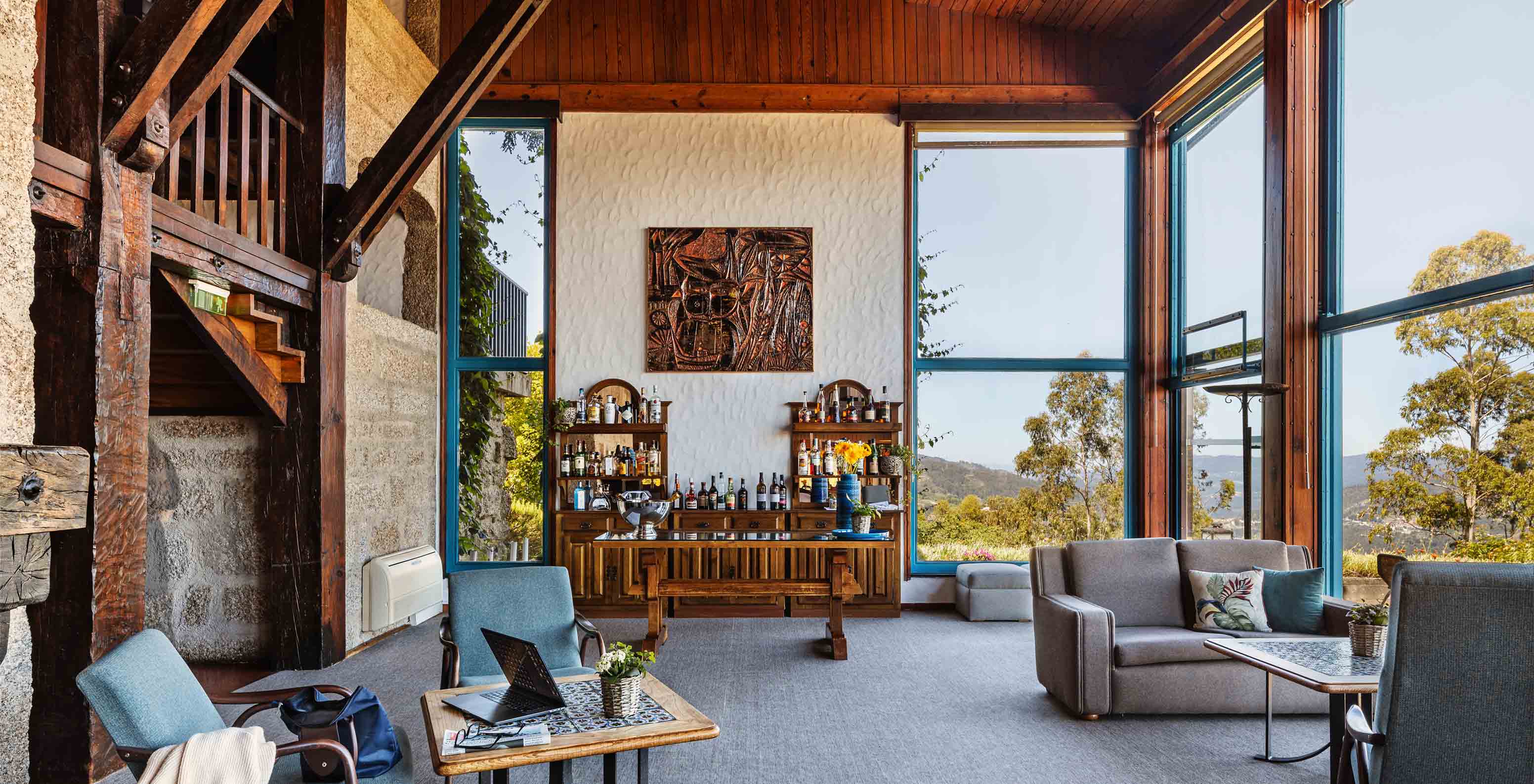 The restaurant Pousada Caniçada - Gerês, at the Hotel in Peneda-Gerês National Park has a room where you can have light meals