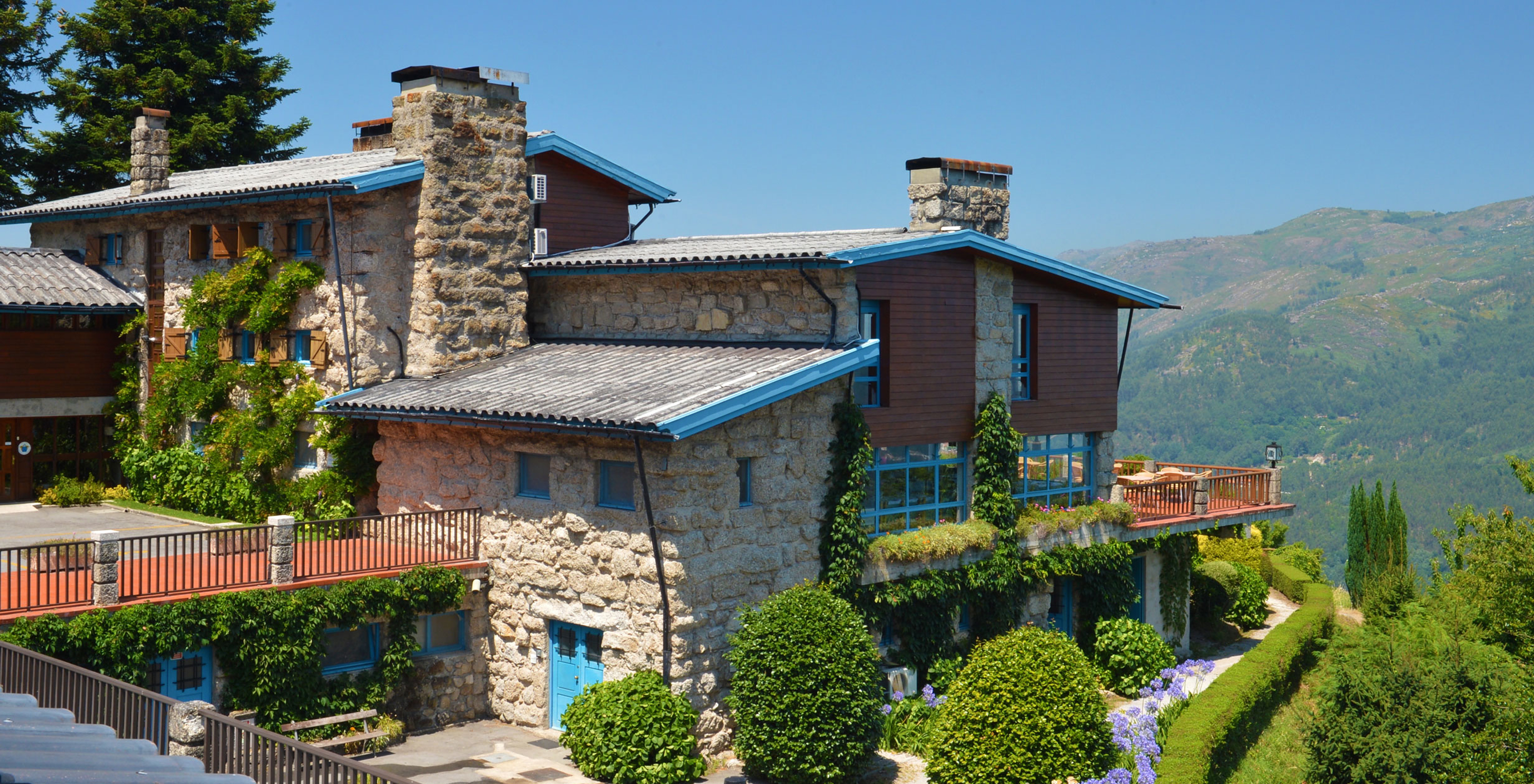Pousada Caniçada - Gerês building, resembling a mountain chalet, surrounded by greenery and mountains