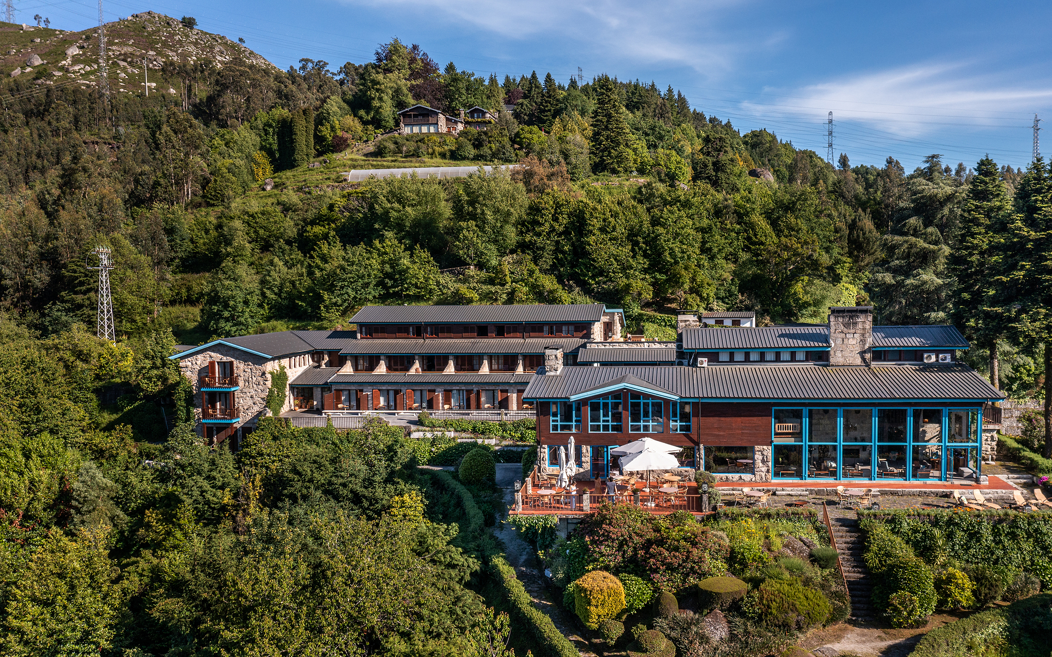 Exterior view of Pousada Caniçada - Gerês, a mountain hotel in Peneda-Gerês National Park, surrounded by nature