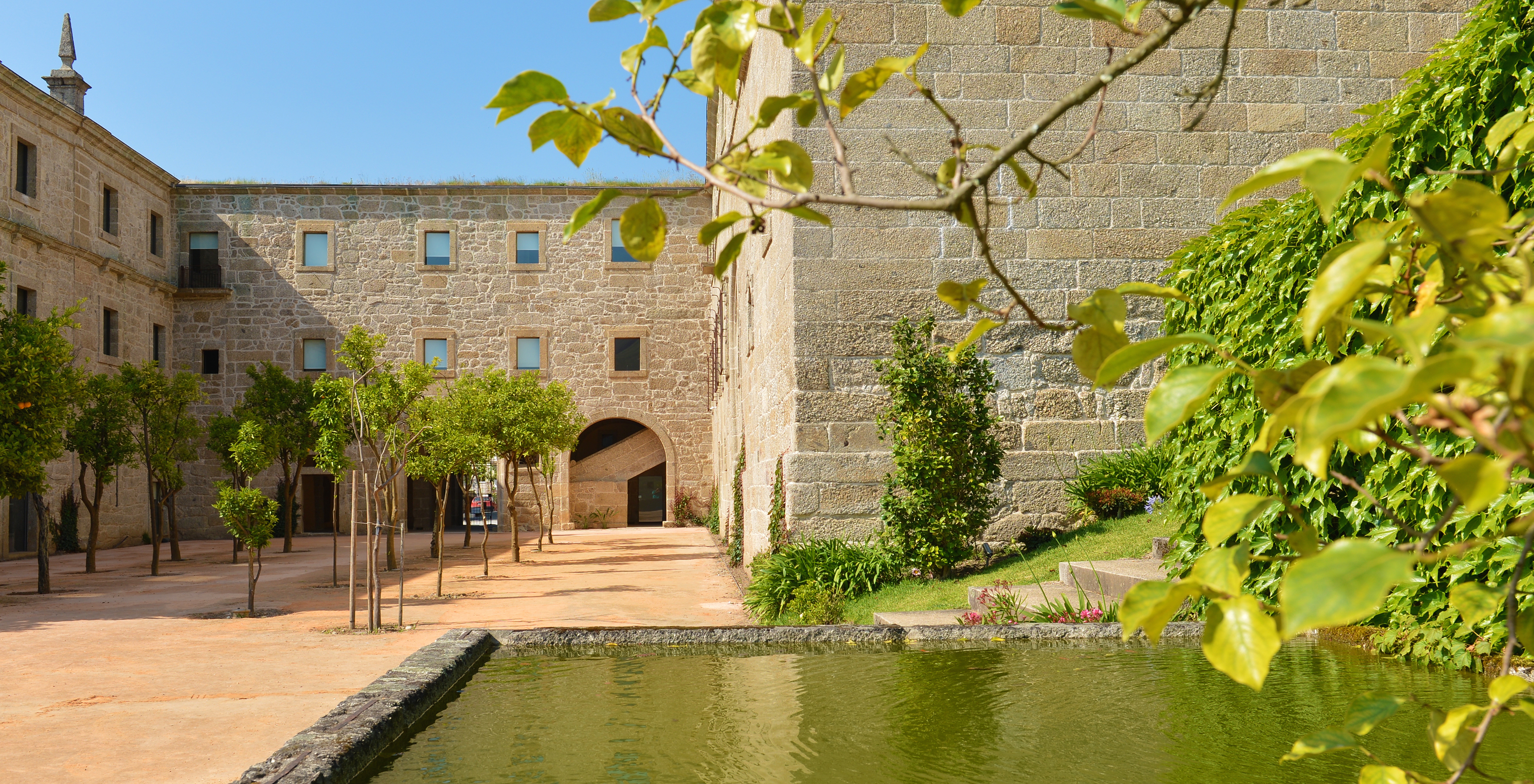 The Pousada Mosteiro Amares has an outdoor fountain in front of the hotel entrance