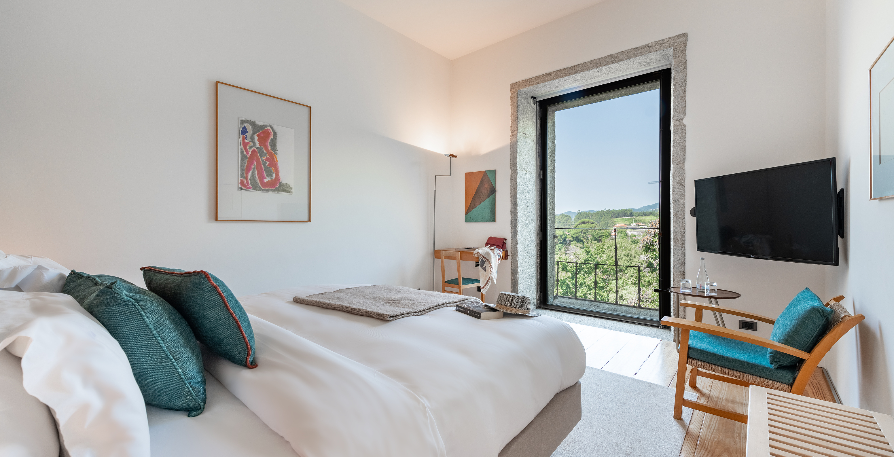 The Large Family of The Pousada Mosteiro Amares features a double bed, a window with a view of nature, and a television