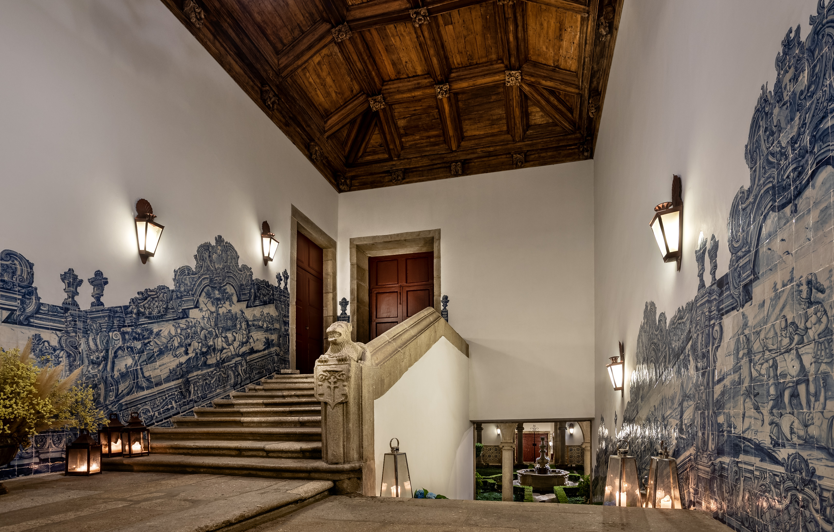 The Pousada Mosteiro Guimarães has a staircase with tiled walls