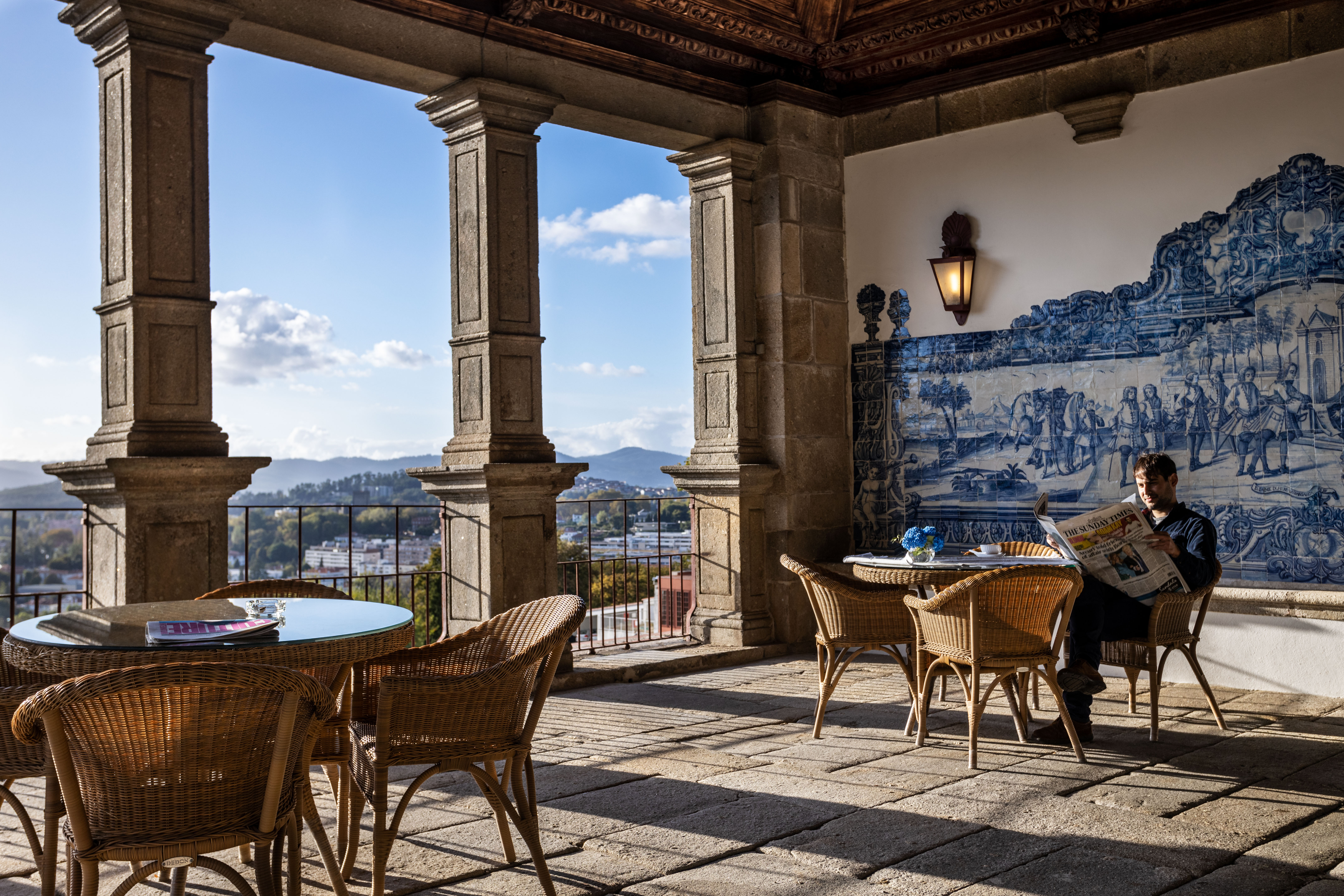 The Pousada Mosteiro Guimarães has a balcony with tables and chairs where you can read the newspaper