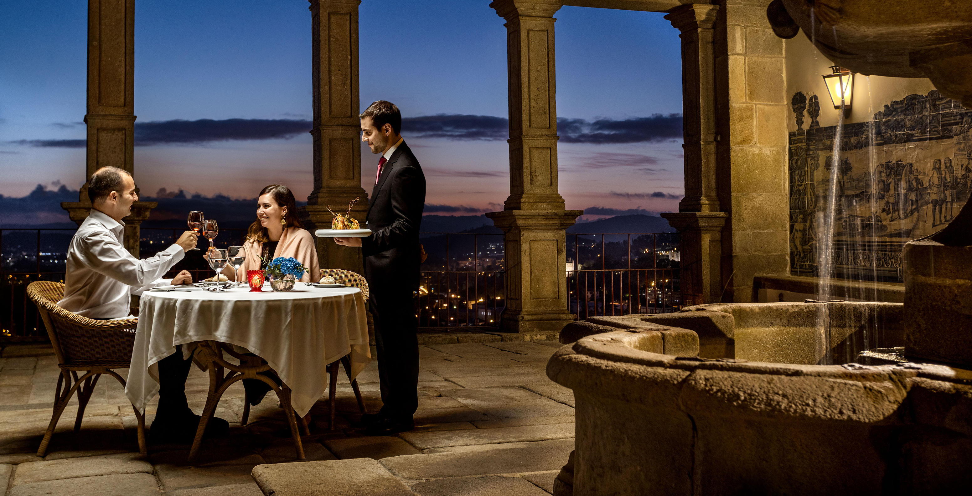The bar at the Hotel in the Historic Center of Guimarães has a round table for romantic dinners at night