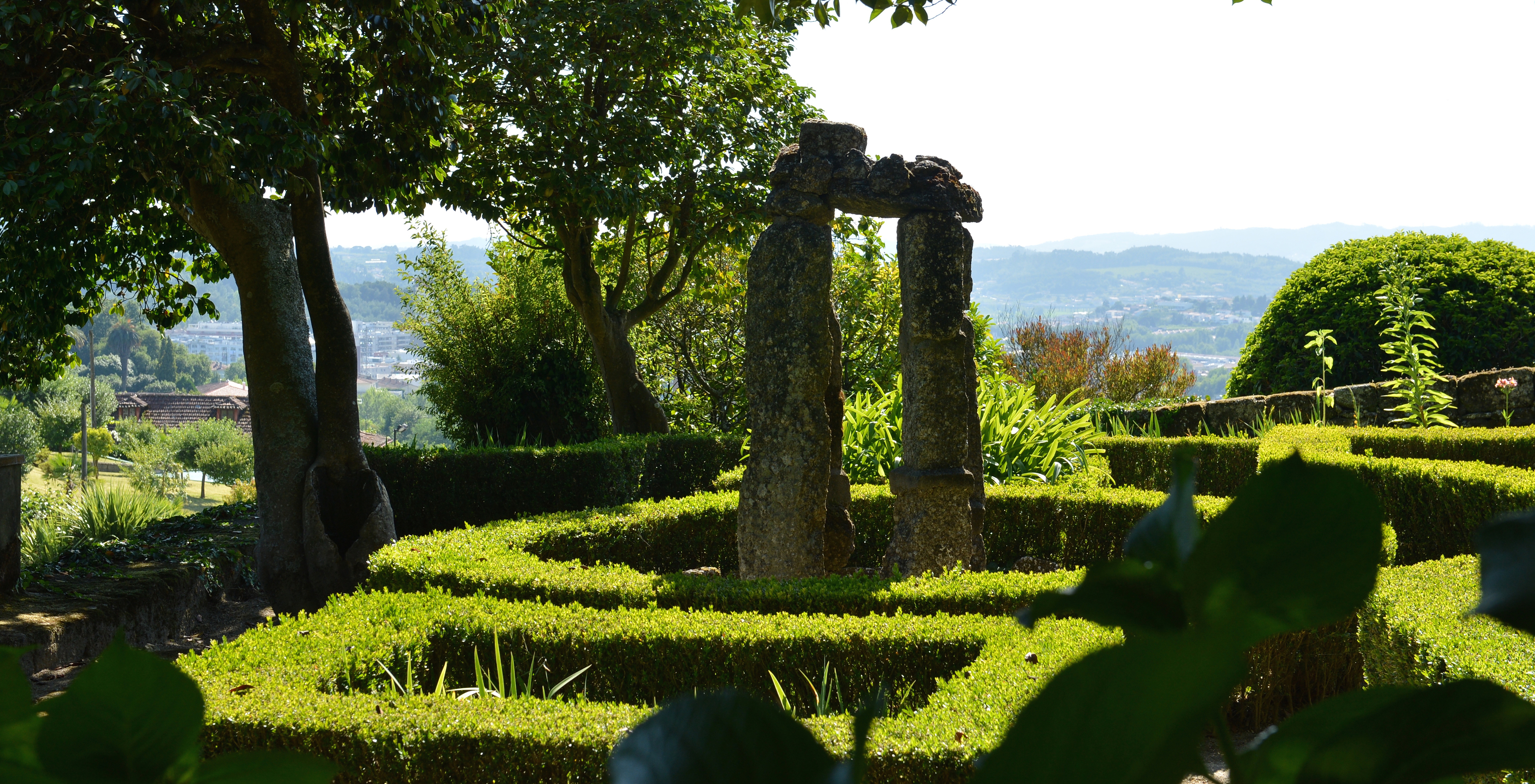 Pousada Mosteiro Guimarães, a hotel in Guimarães Historic Center, with gardens arranged in mazes