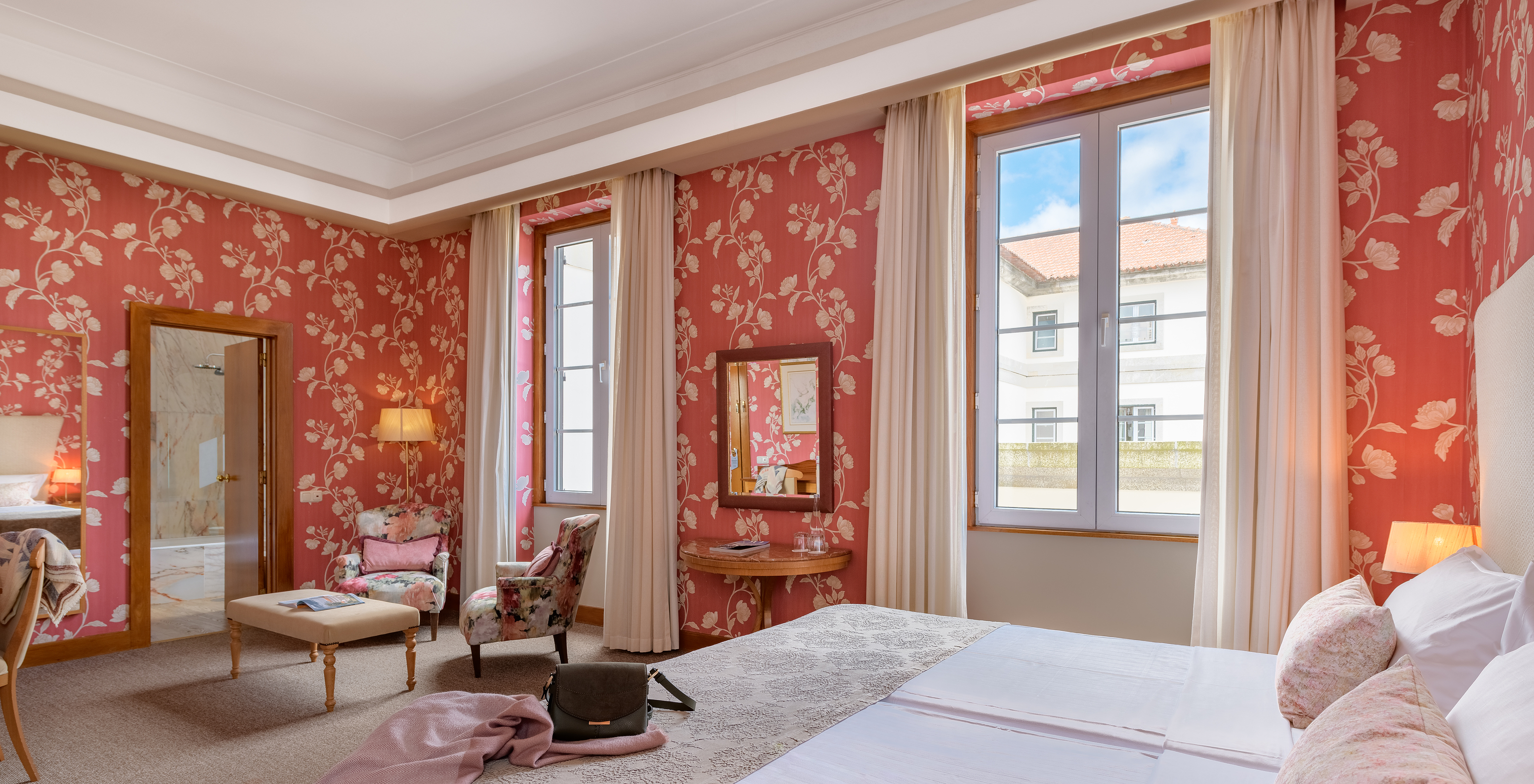 The Classic Family of The Pousada Viana do Castelo has decorated walls, a bed, two windows, and a mini living room