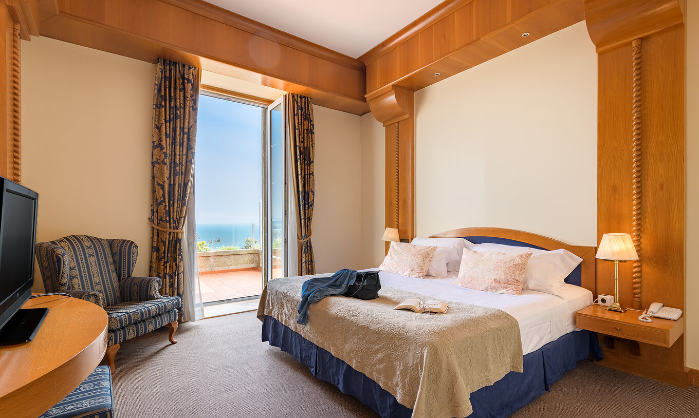 The Panoramic Suite with Terrace of The Pousada Viana do Castelo has a window that gives access to the balcony next to the bed