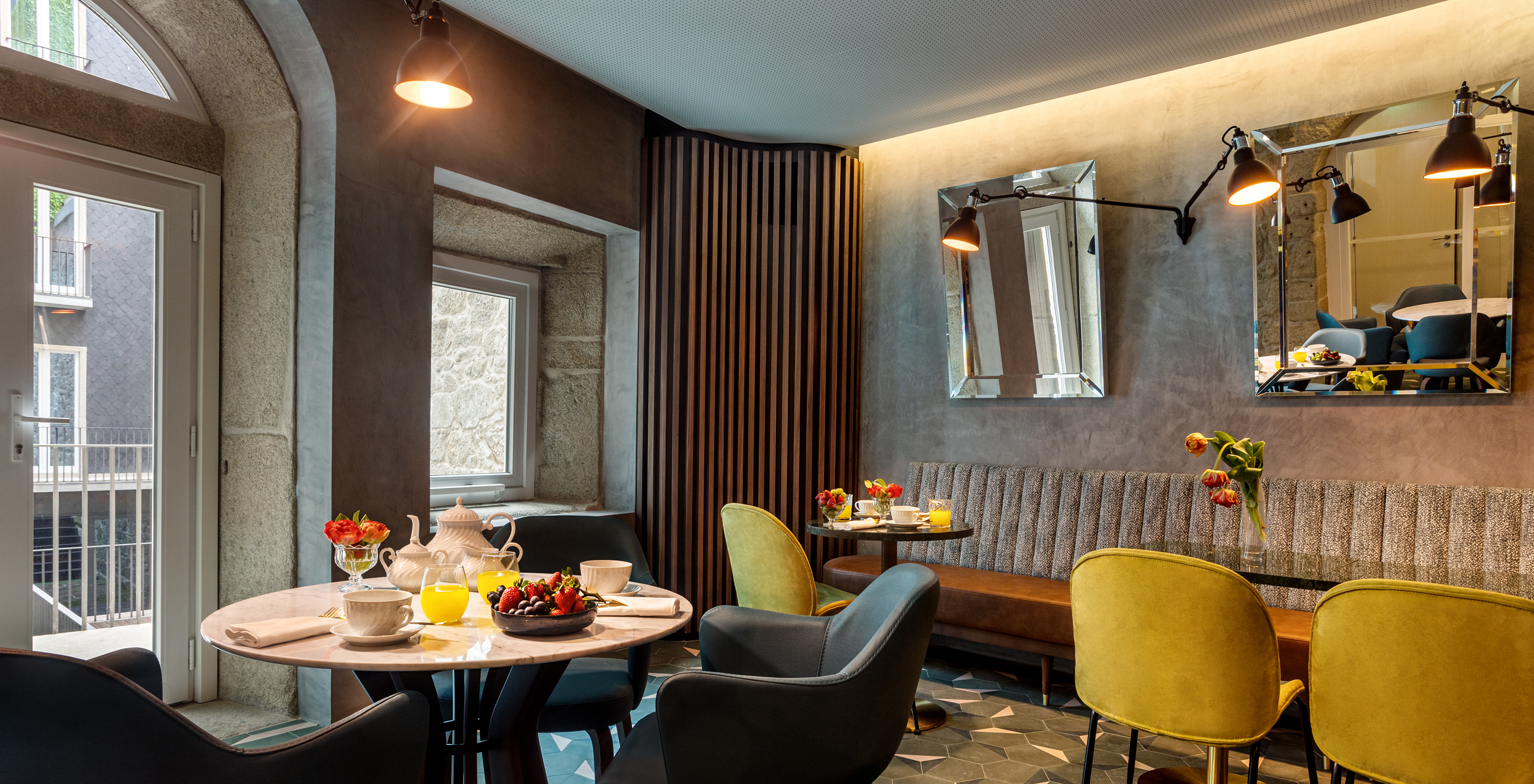 The P Gastro Bar restaurant at the Hotel in the Historic Center of Porto has sofas and armchairs for dining