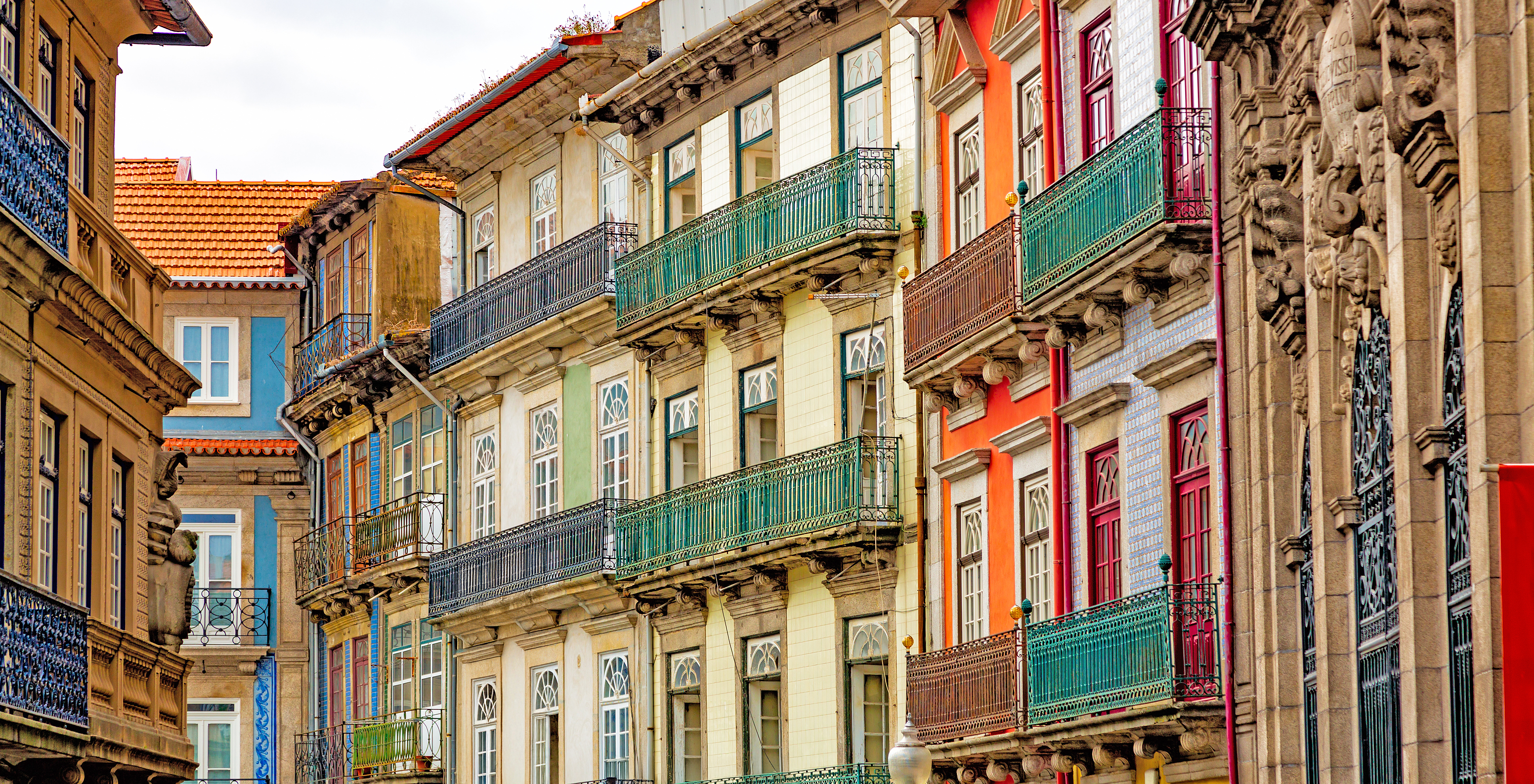 Pousada Porto is located on Rua das Flores, known for its historic buildings