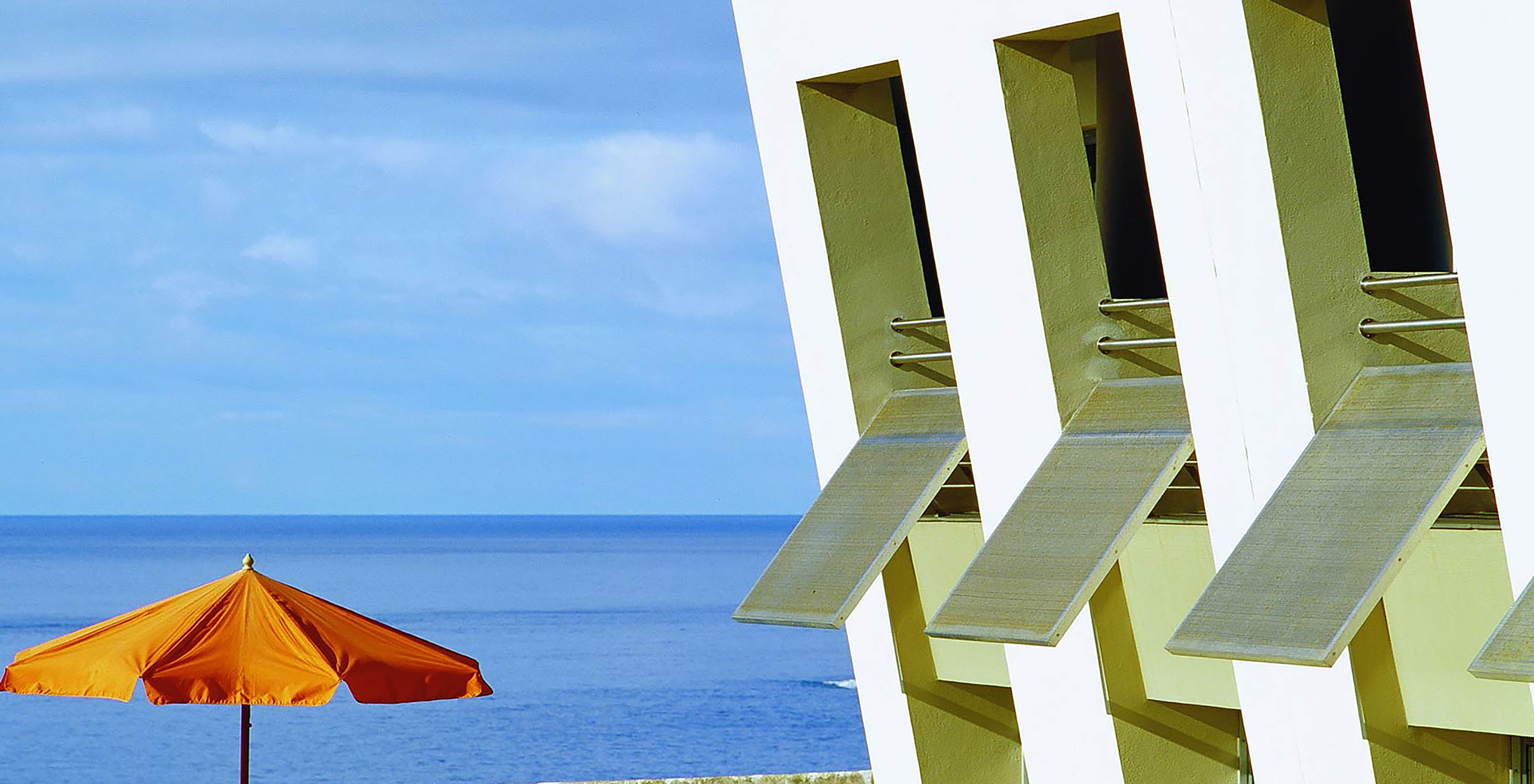 Ventanas de la Pousada Forte Angra do Heroísmo, instalada en el Fuerte de São Sebastião del siglo XVI