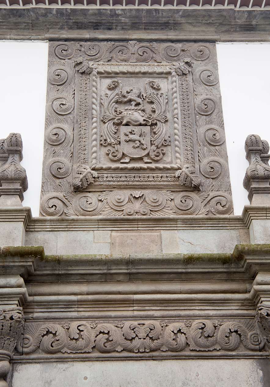 Fachada de palacio barroco cerca de Pousada Forte Angra do Heroísmo, Hotel Histórico na Terceira
