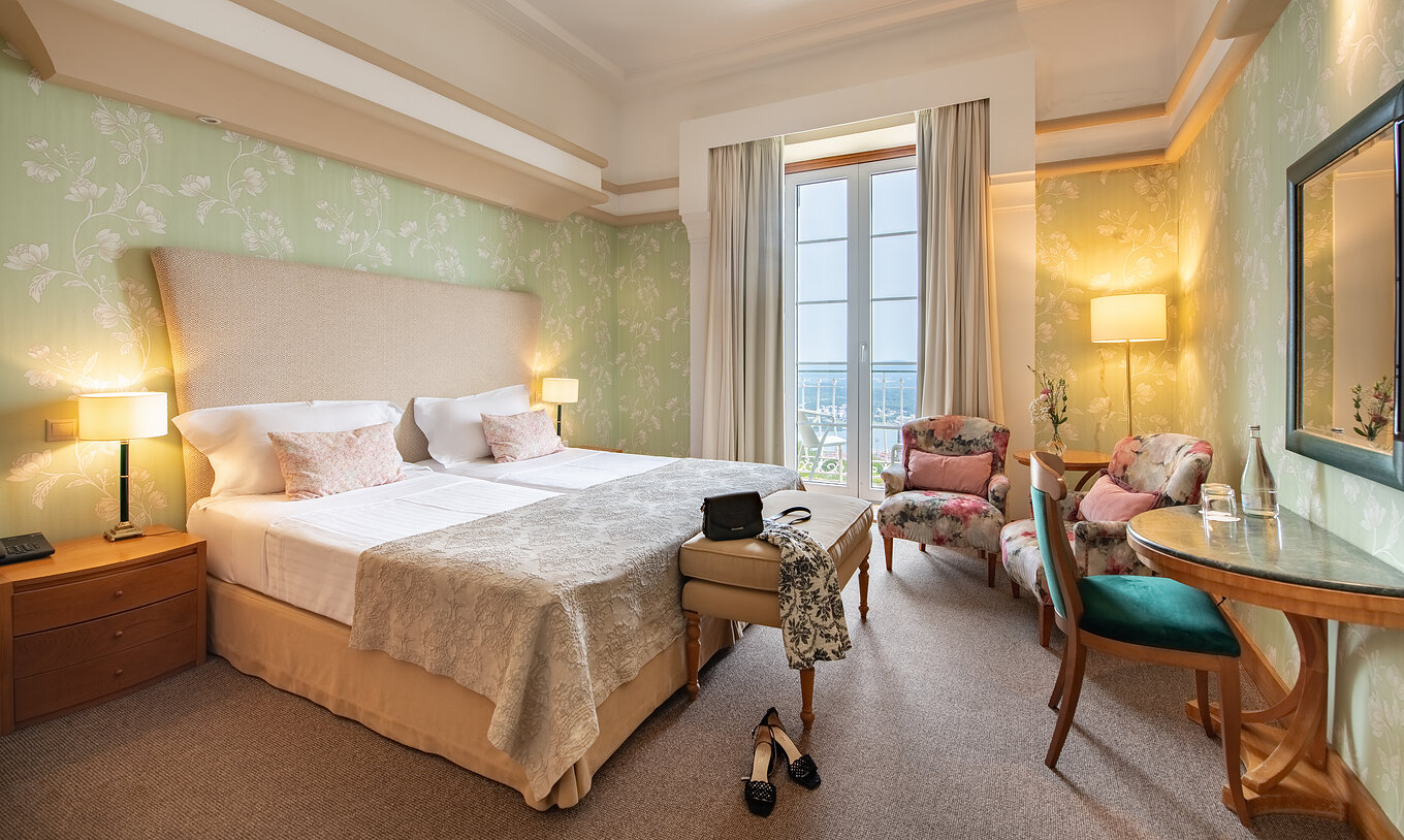 La Gran Familiar de la Pousada Viana do Castelo tiene una ventana junto a la cama de casal y sillones donde se puede descansar