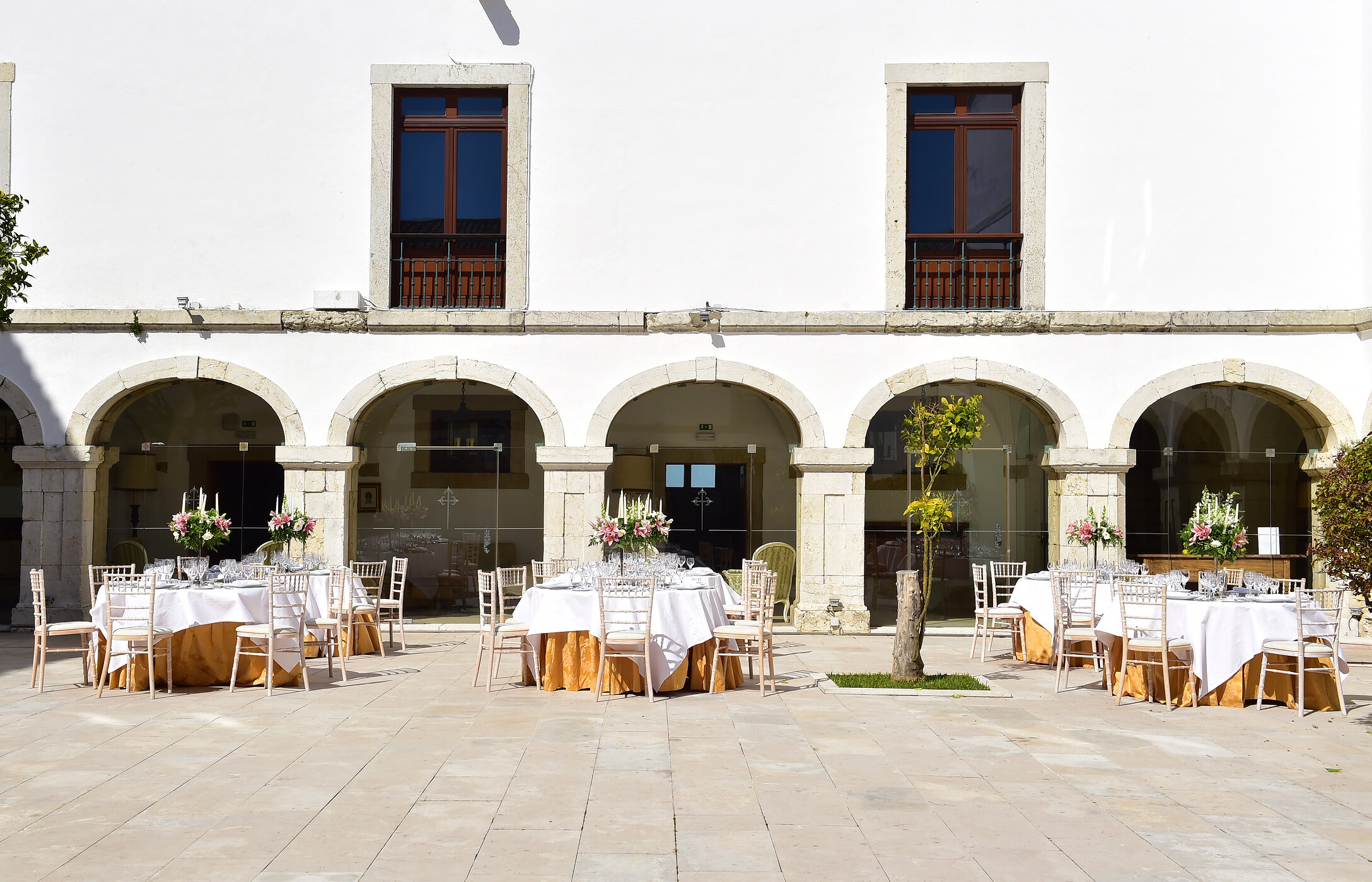 Descubre espacios para bodas y eventos en Pousadas de Portugal, en espacios exteriores con decoración elegante