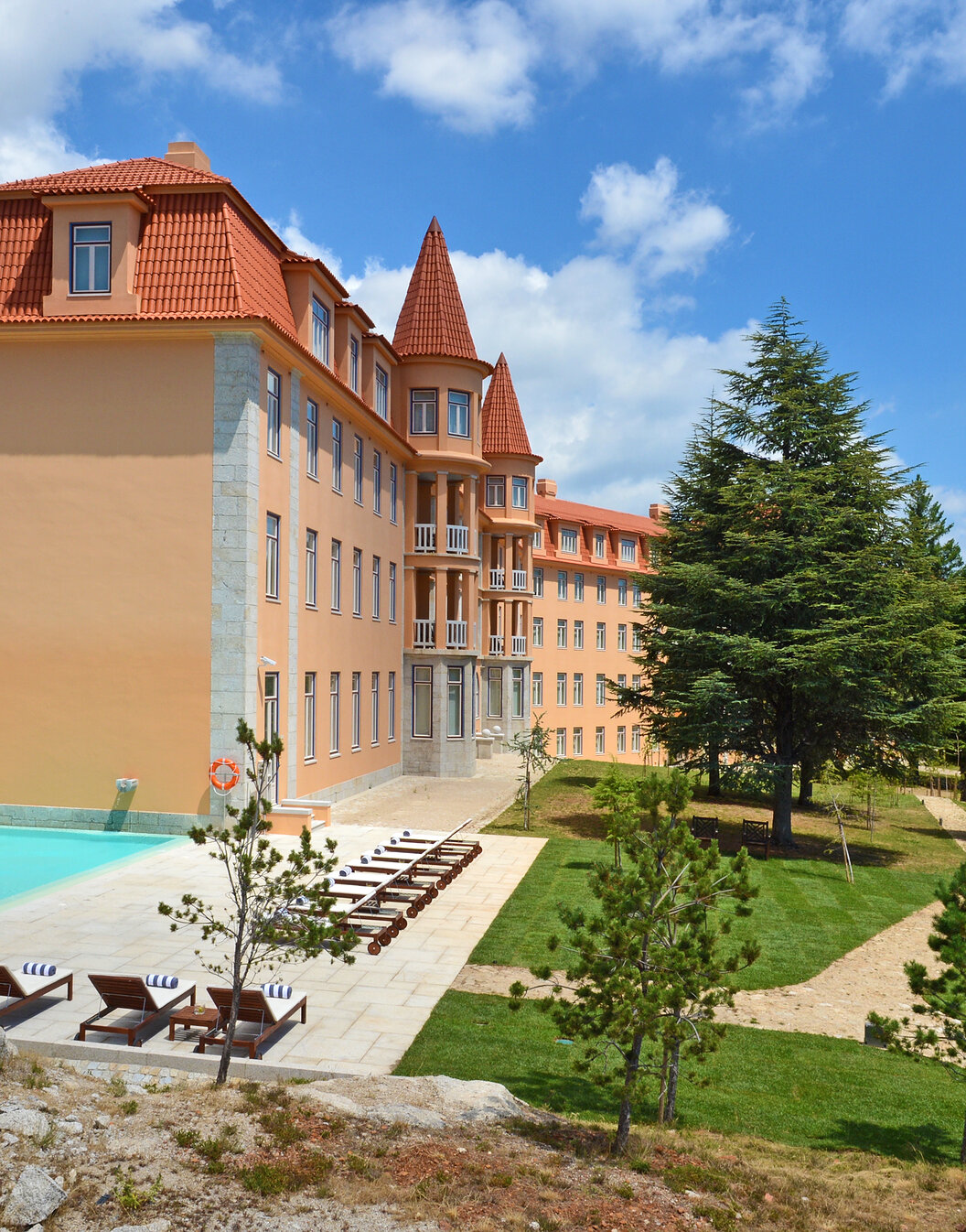 Pousada Serra da Estrela, un hôtel historique dans la Serra da Estrela, dont le bâtiment est l'ancien sanatorium