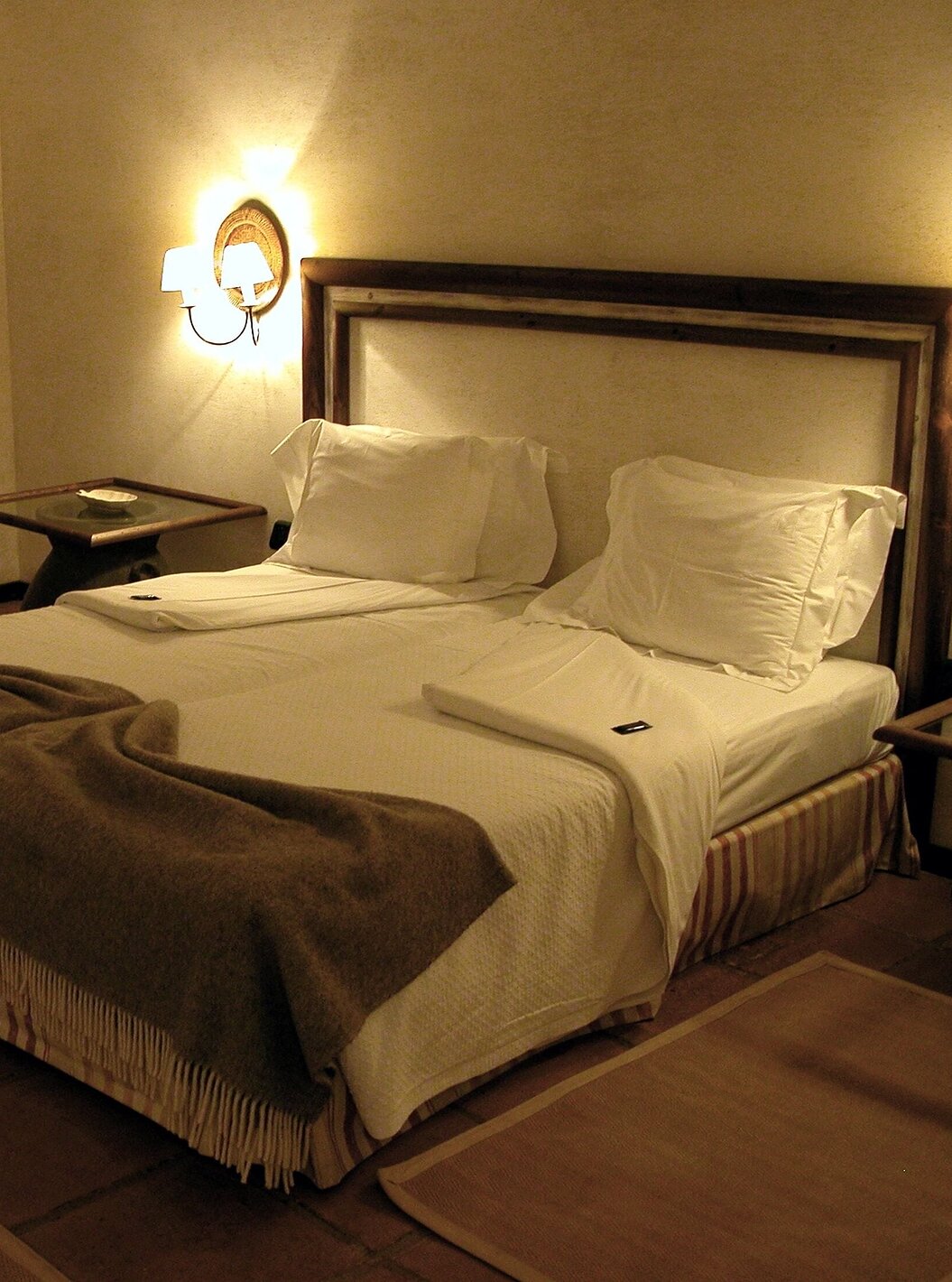 Het Twin Room - Superior met Balkon van Pousada Convento de Belmonte heeft twee eenpersoonsbedden met twee dekens