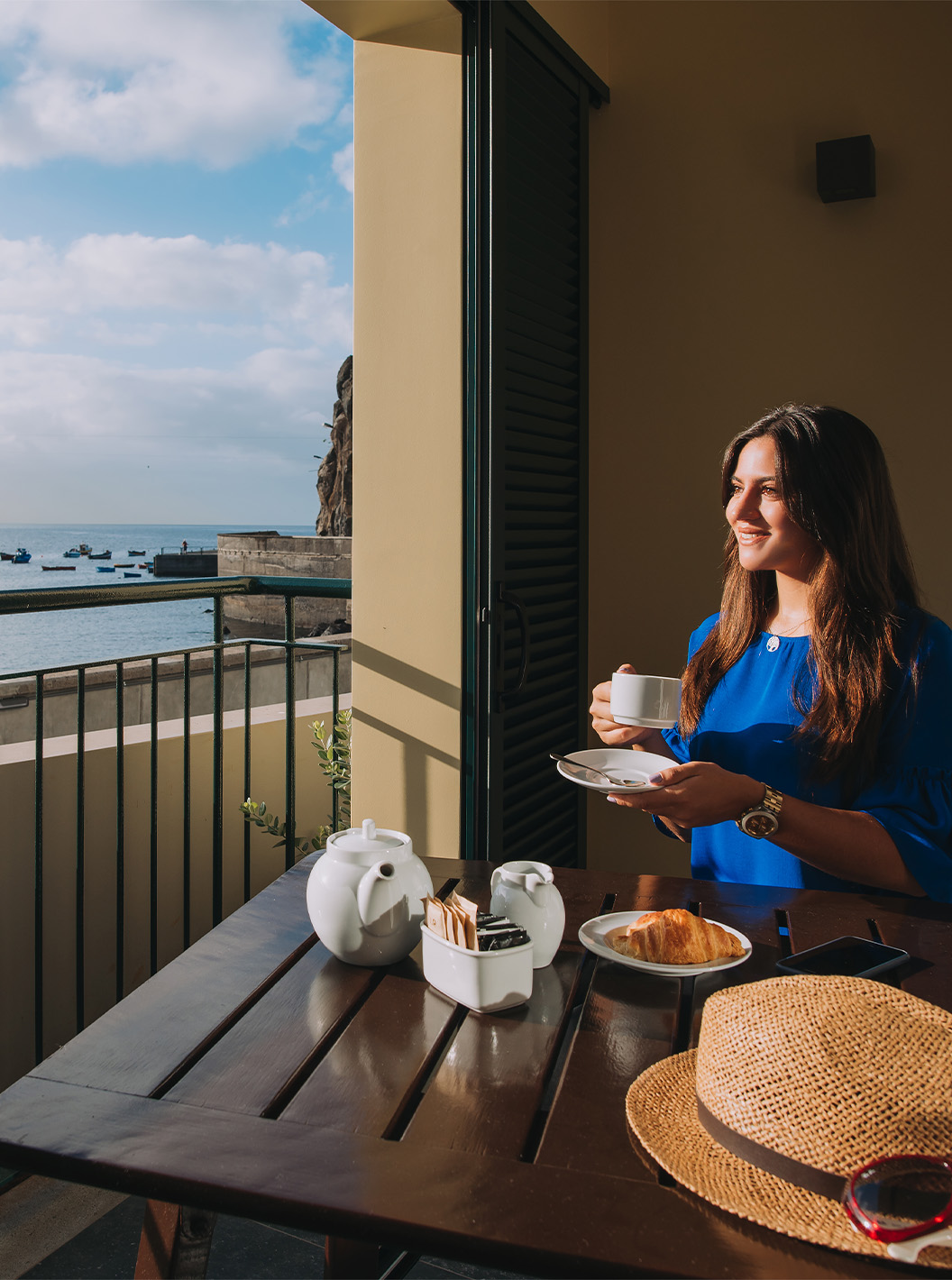 De Deluxe Bay View Room van Pestana Churchill Bay heeft een balkon met uitzicht op zee, waar u ontbijt kunt nemen