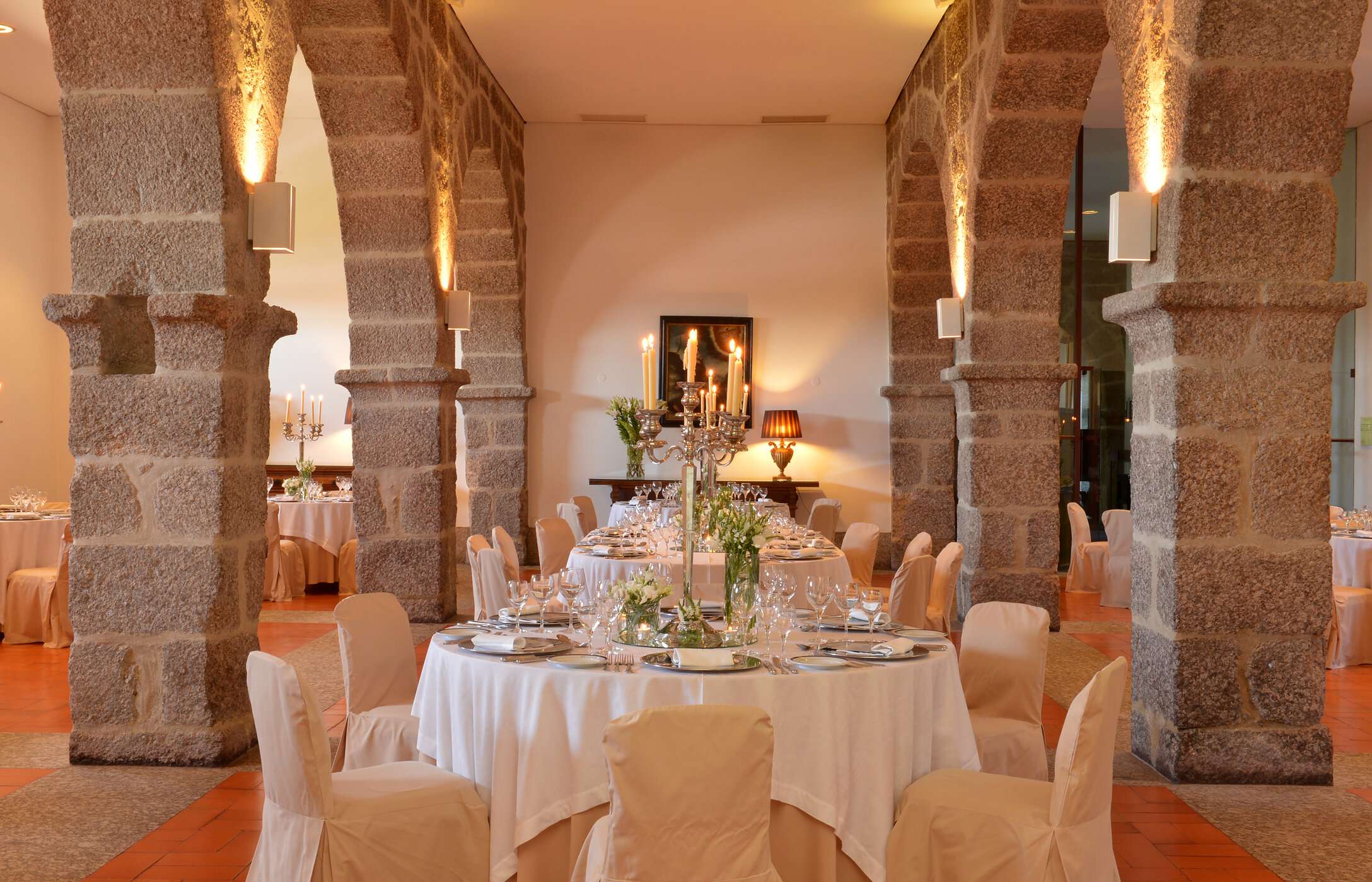 Ontdek bruilofts- en evenementruimtes bij Pousadas de Portugal, in historische binnenruimtes met elegante decoratie