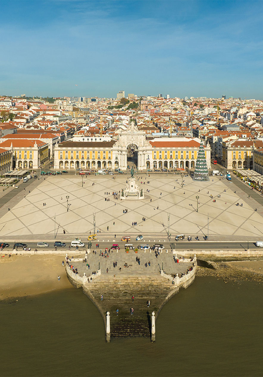 Praça do Comércio perto do Pestana CR7 Lisboa, Hotel no Centro Histórico de Lisboa com vista aérea do Terreiro do Paço