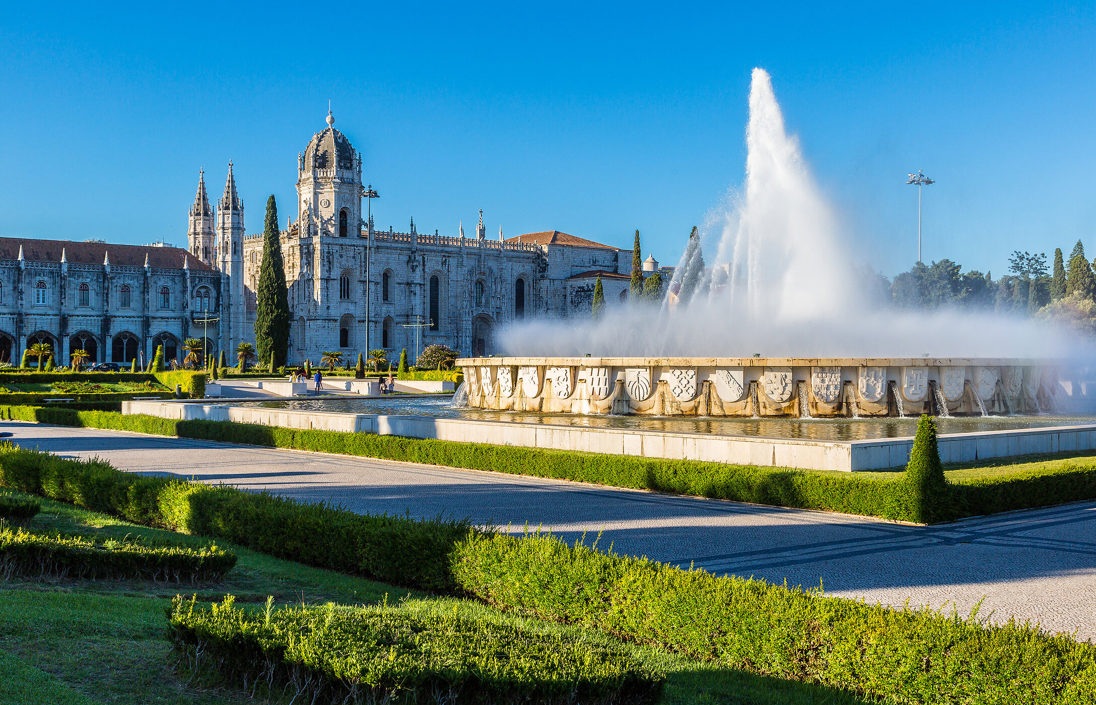 O Mosteiro dos Jerónimos, em Belém, é um monumento deslumbrante que celebra a Era dos Descobrimentos de Portugal