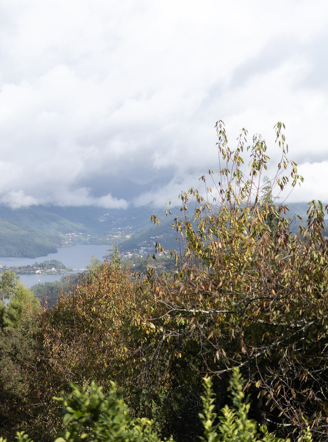 O Quarto Superior da Pousada Caniçada - Gerês tem uma janela com vista para a Serra do Gerês