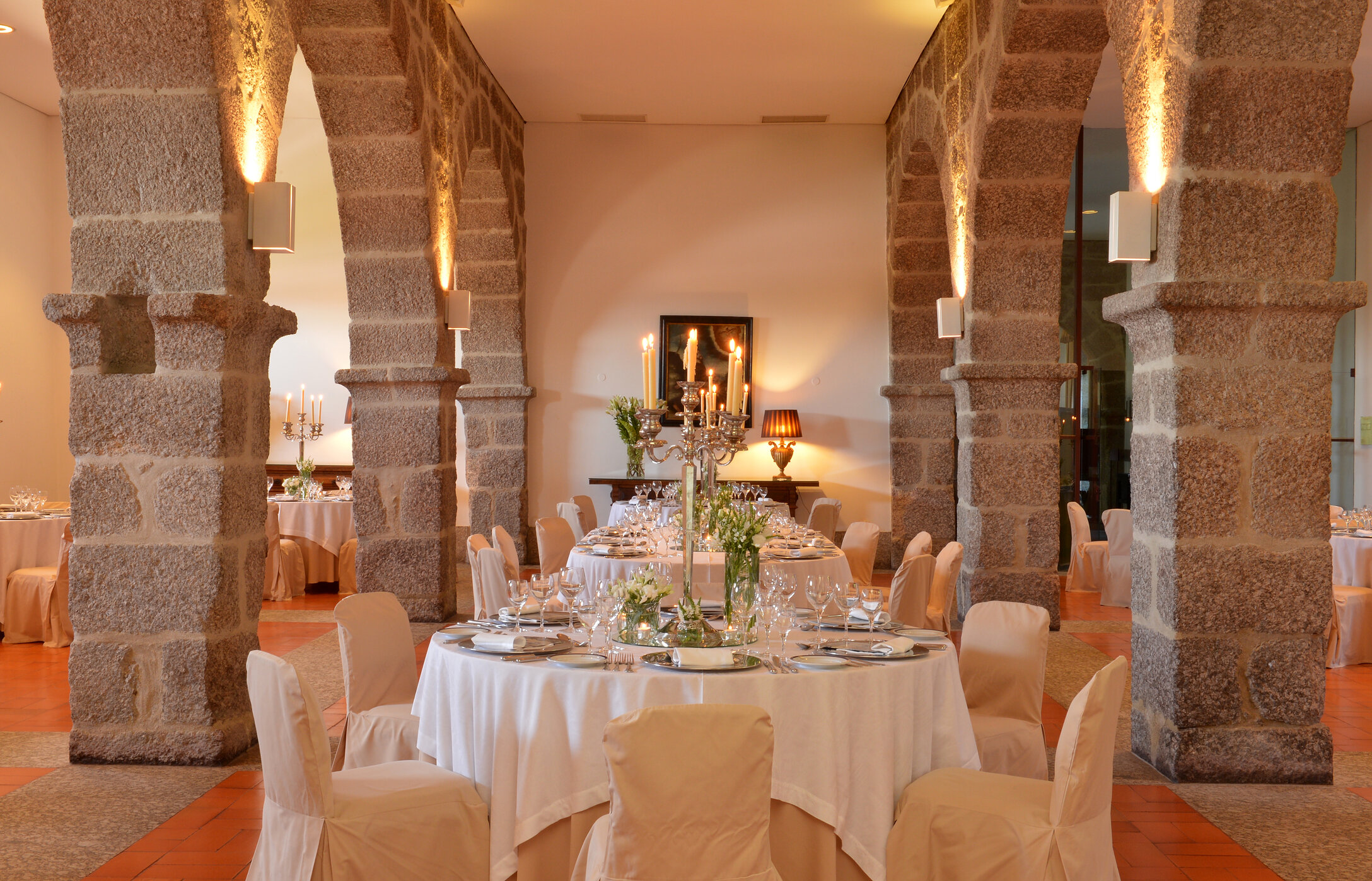 Descubra espaços para Casamentos e Eventos nas Pousadas de Portugal, em espaços interiores históricos com decoração elegante