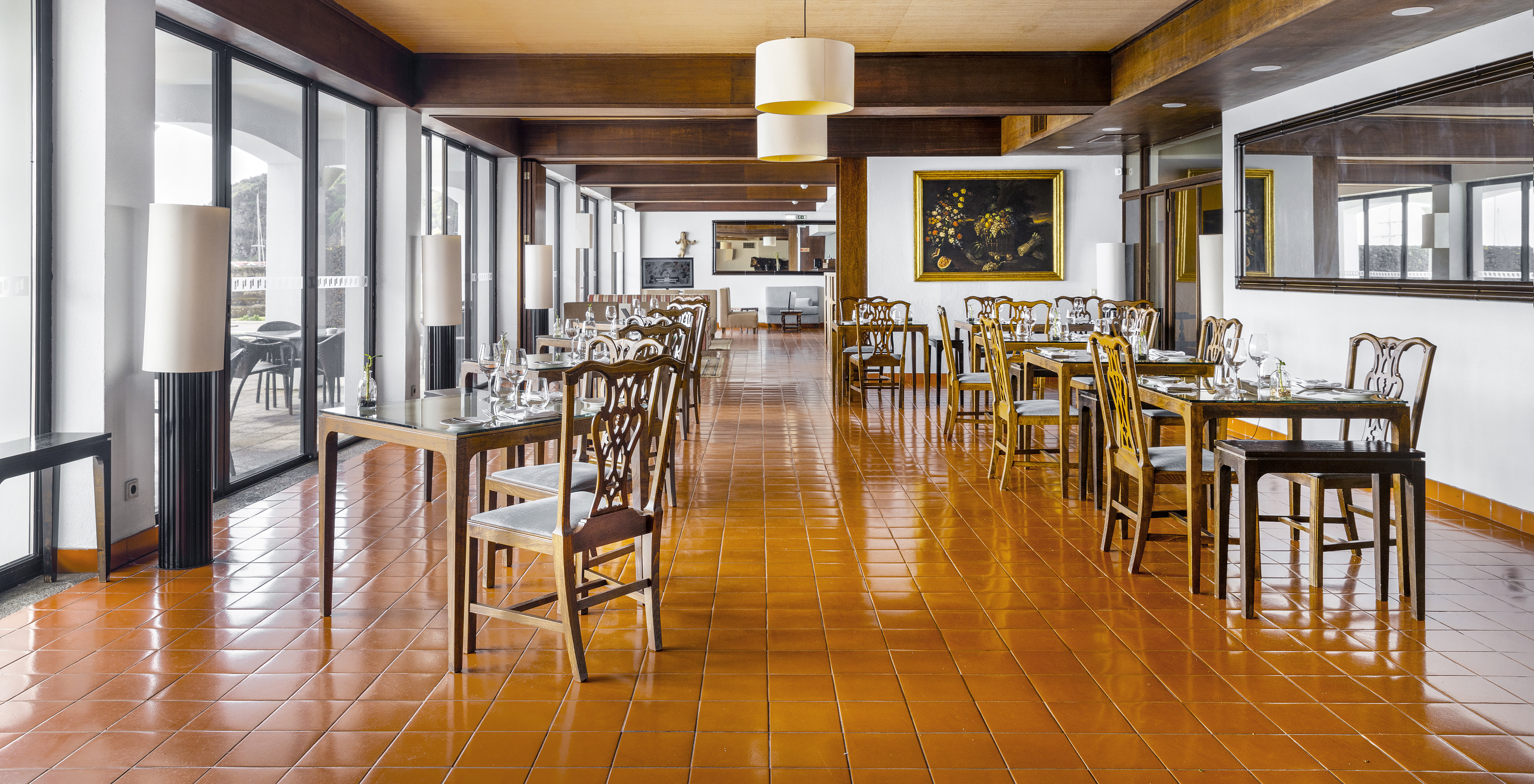 O restaurante Sal e Pico, do Hotel Histórico na Horta, Faial, tem refeições com comida regional da ilha