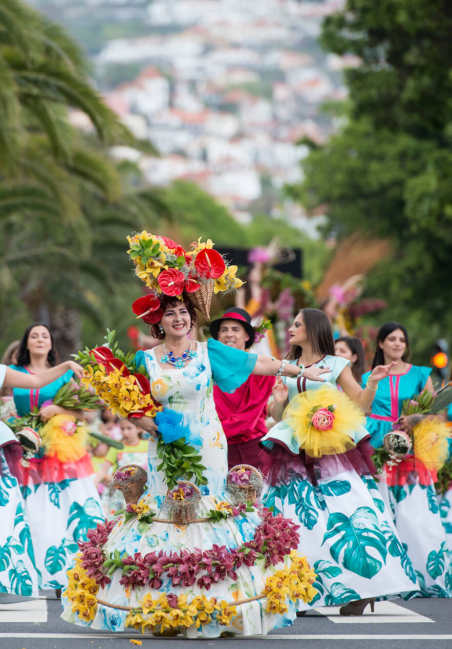 Verweilen Sie im Pestana Churchill Bay und entdecken Sie die Schönheit des Blumenfestes mit vielen bunten Blumen