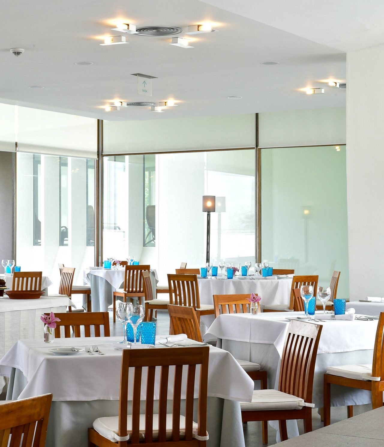 Pousada Convento Arraiolos restaurant at the Historic Hotel has many tables chairs and a modern decoration
