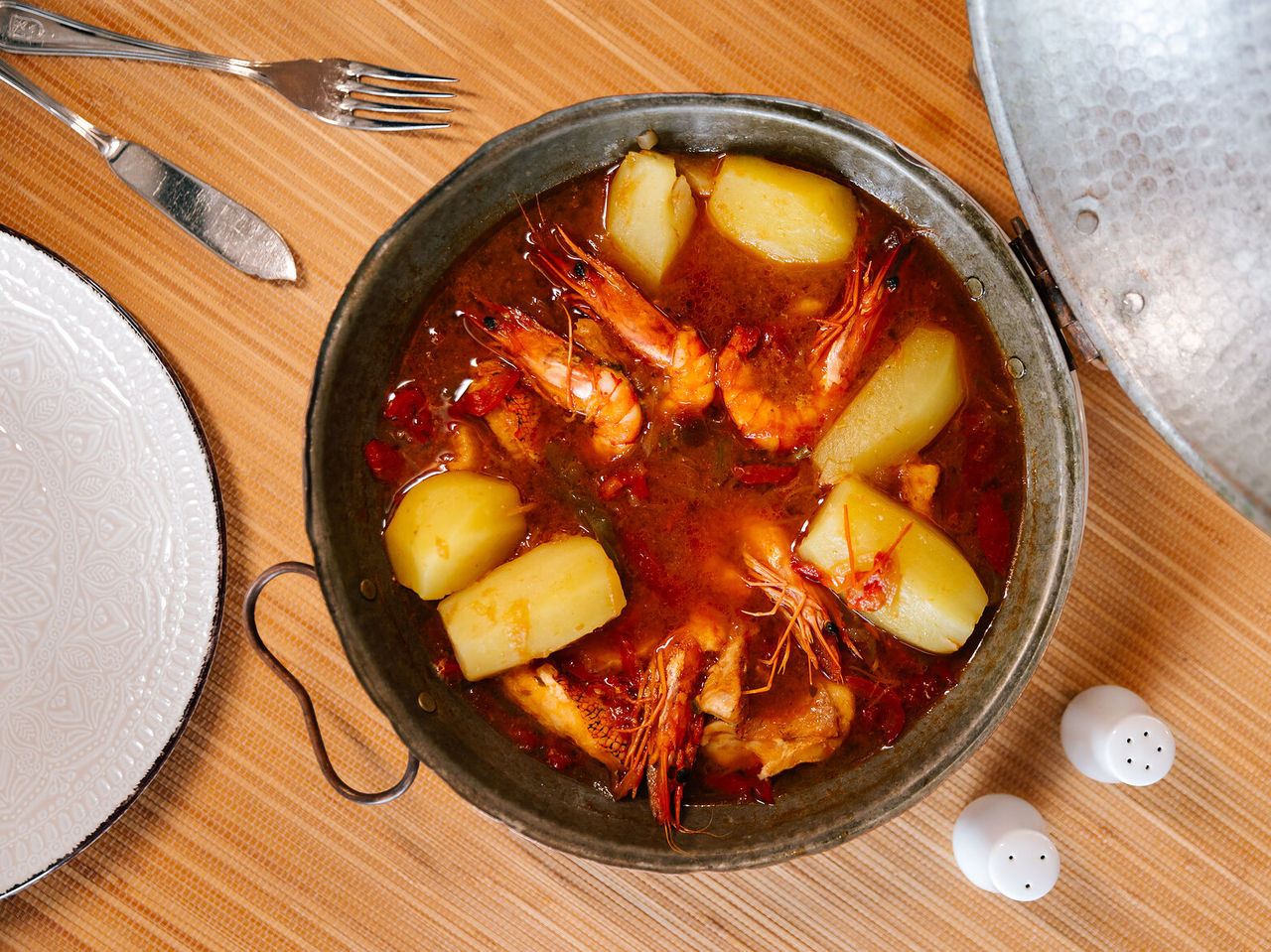 The Sal e Pico restaurant, of the Historic Hotel in Horta, Faial, has meals with regional food from the island